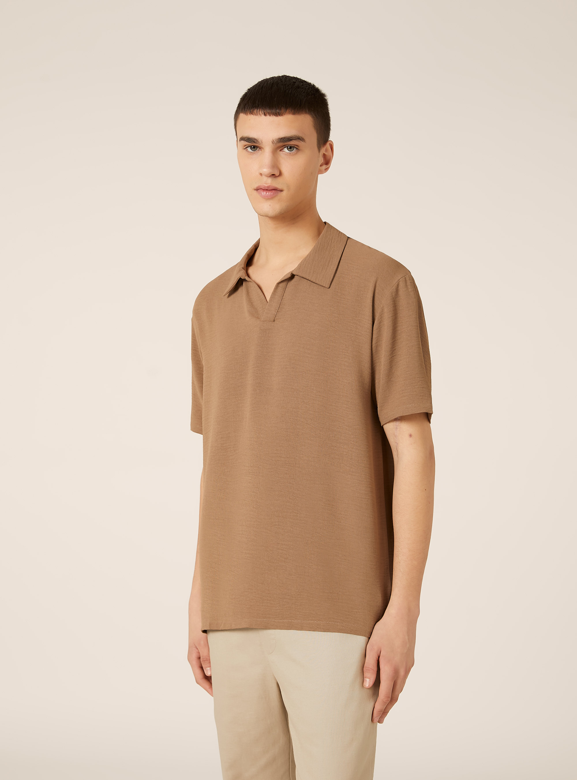 Polo b&aacute;sico de crep&eacute;, BR2 BROWN MEDIUM