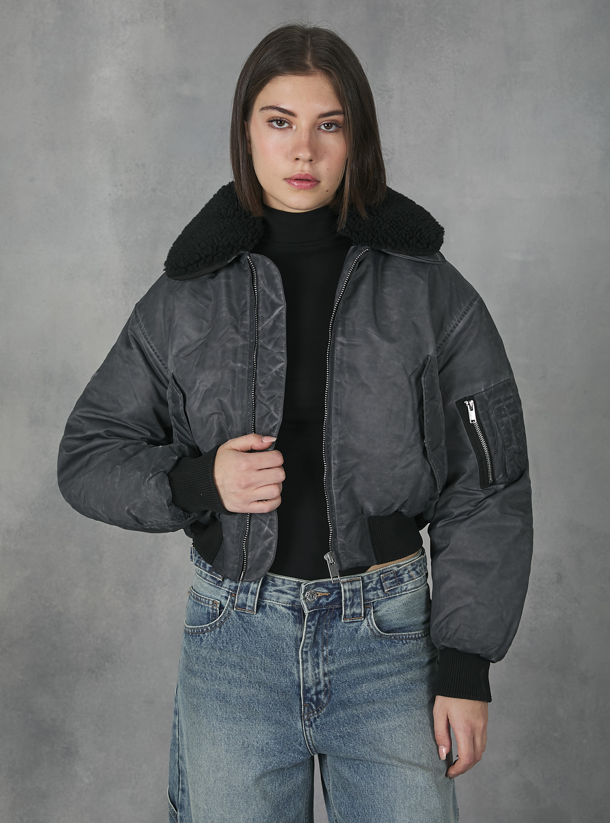 Giubbotto bomber effetto slavato con imbottitura riciclata, BK1 BLACK