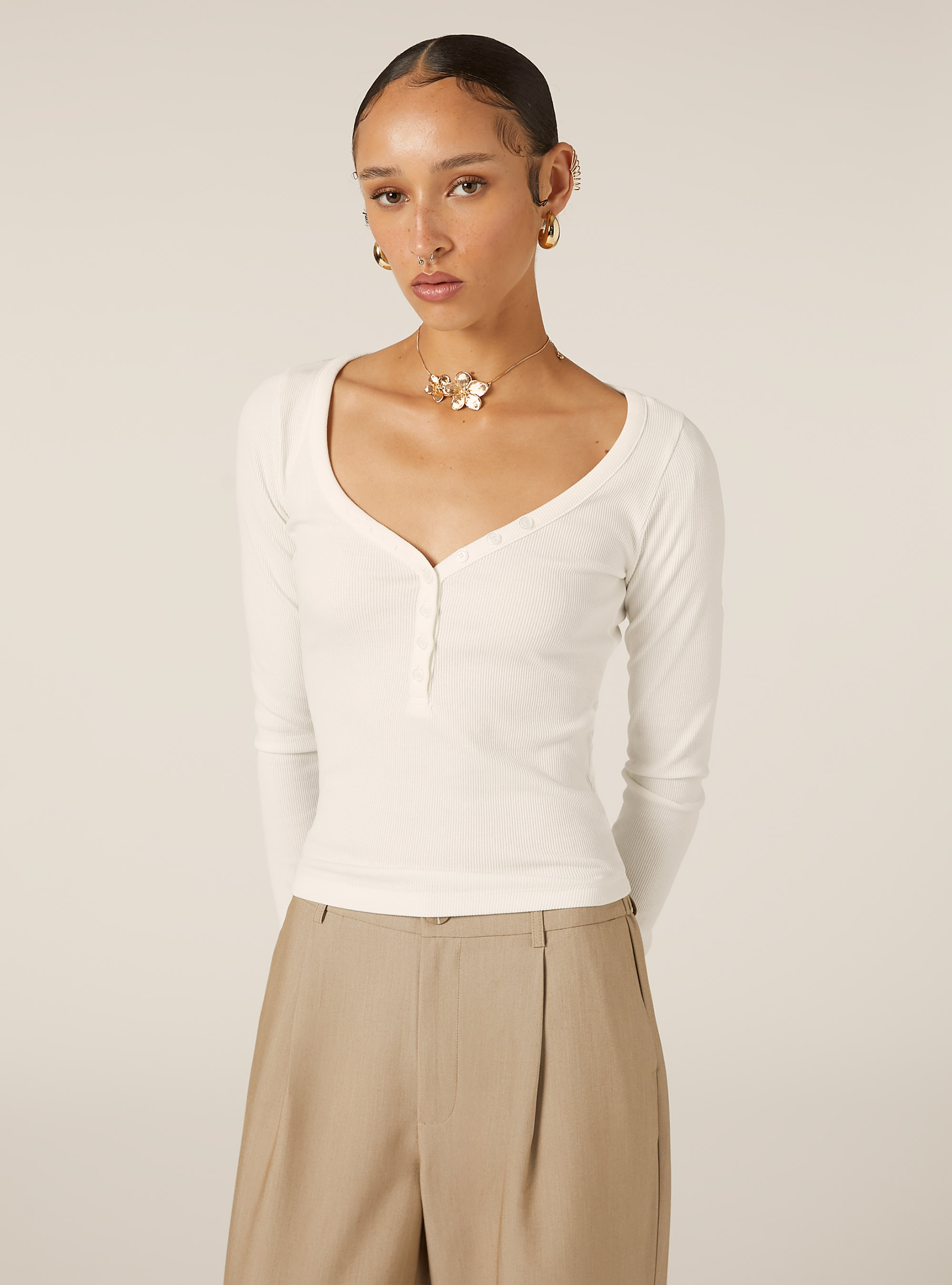 T-shirt &agrave; manches longues et encolure en V, WH2 WHITE