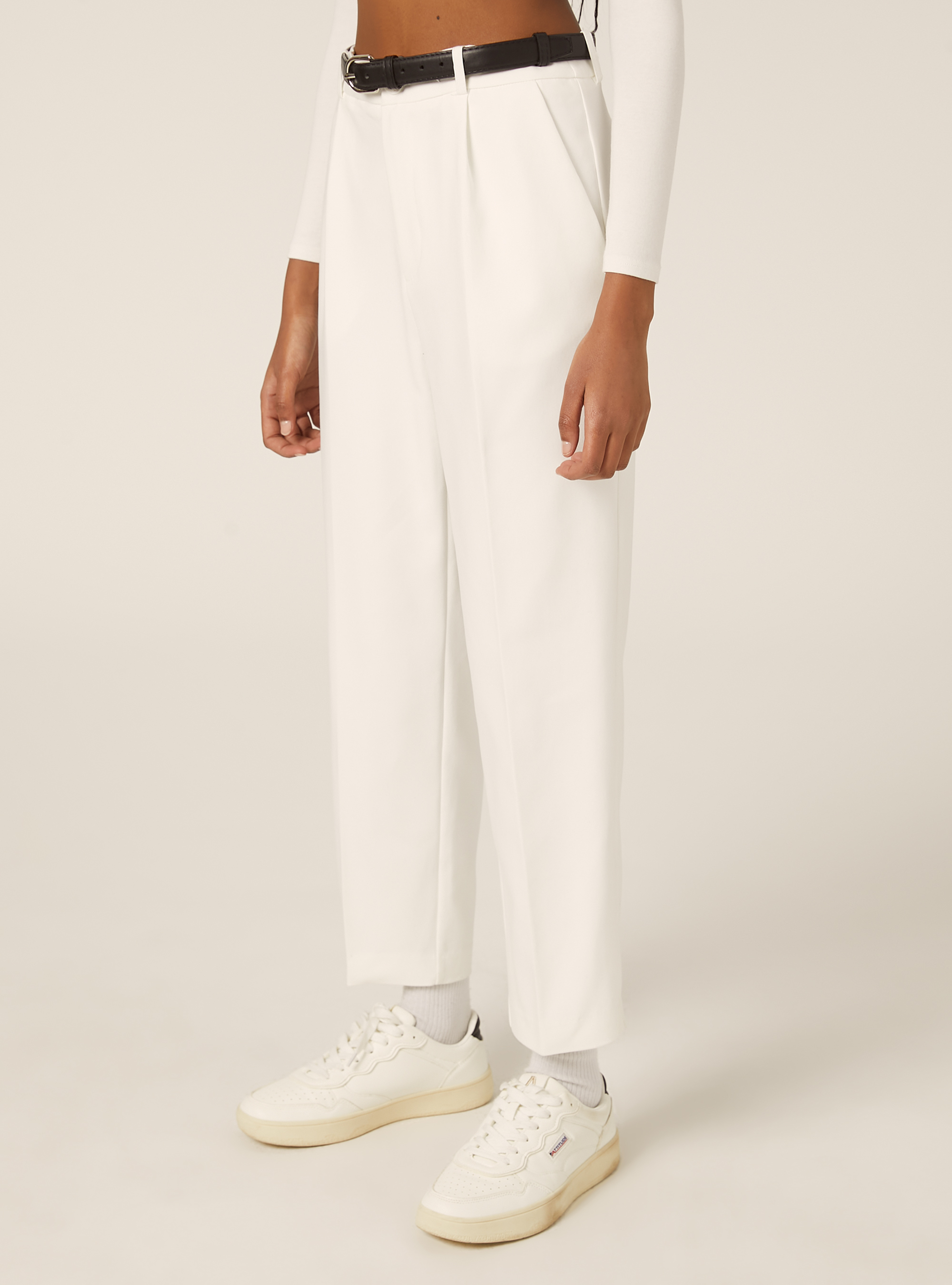 Pantalon ajust&eacute; avec ceinture, WH1 OFF WHITE