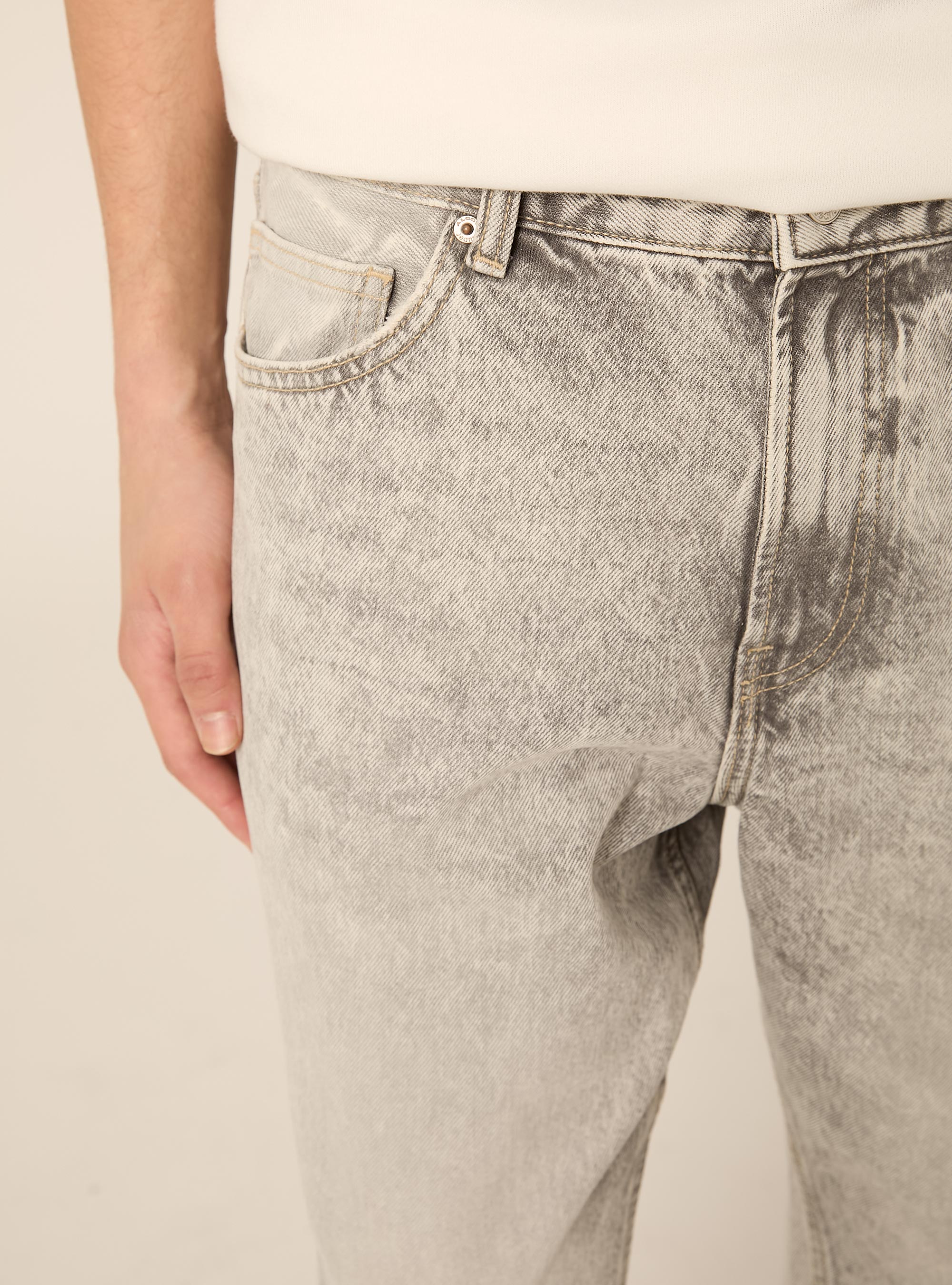 Jeans mit konischer Passform, D00G GREY