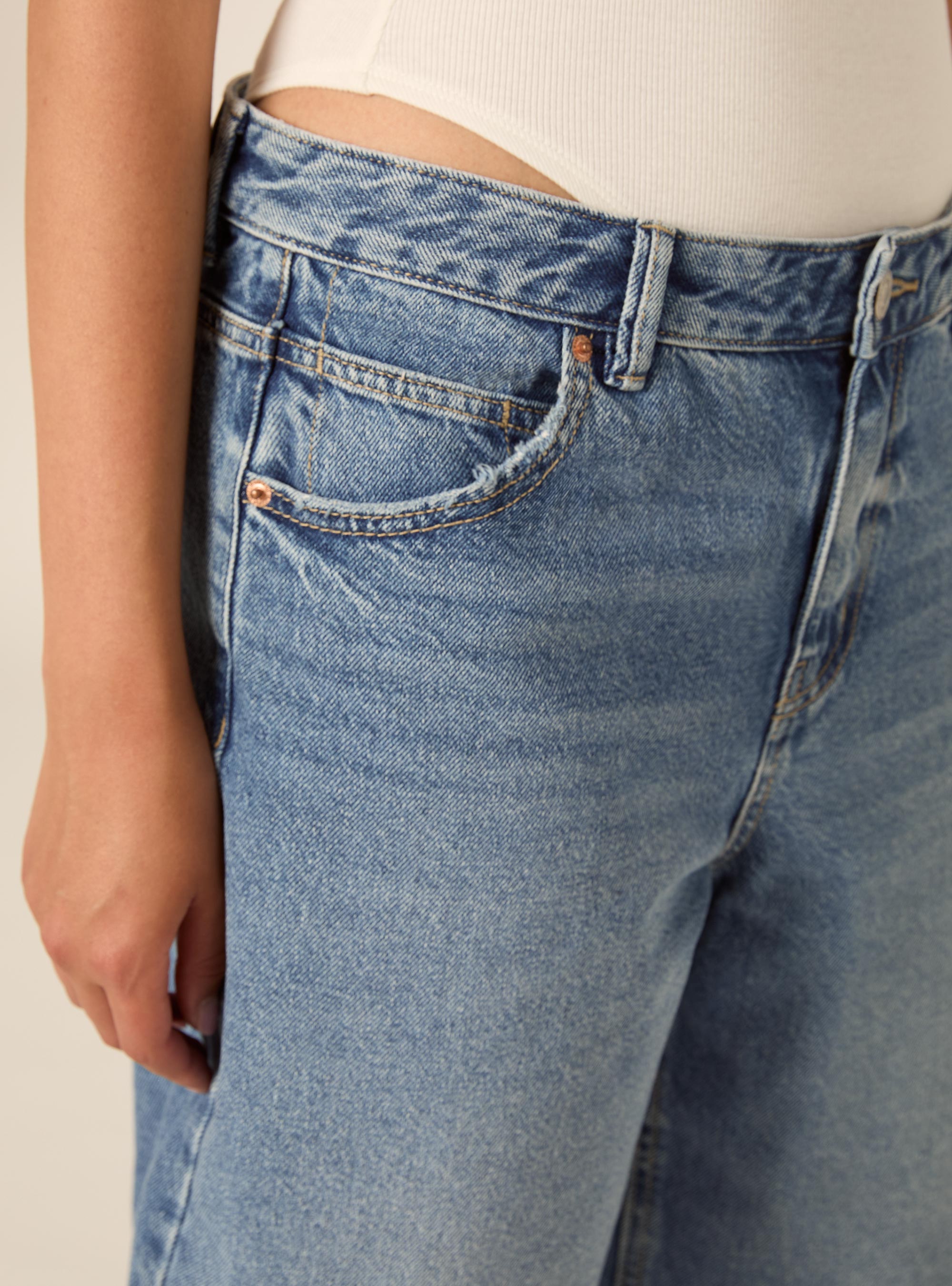 Bermuda jort in denim, D004 MEDIUM LIGHT BLUE