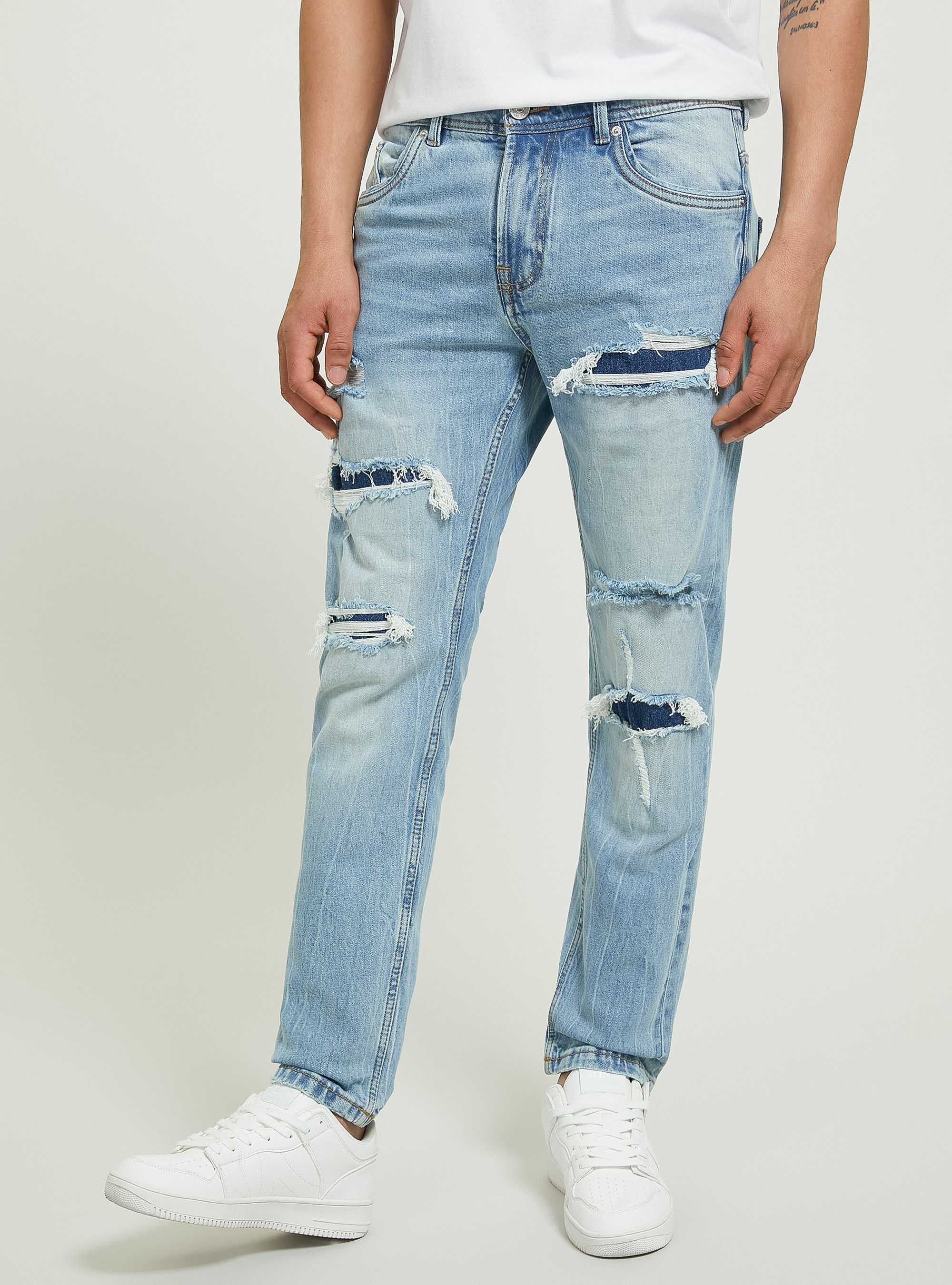Jean slim en denim stretch avec d&eacute;chirures, D004 MEDIUM LIGHT BLUE