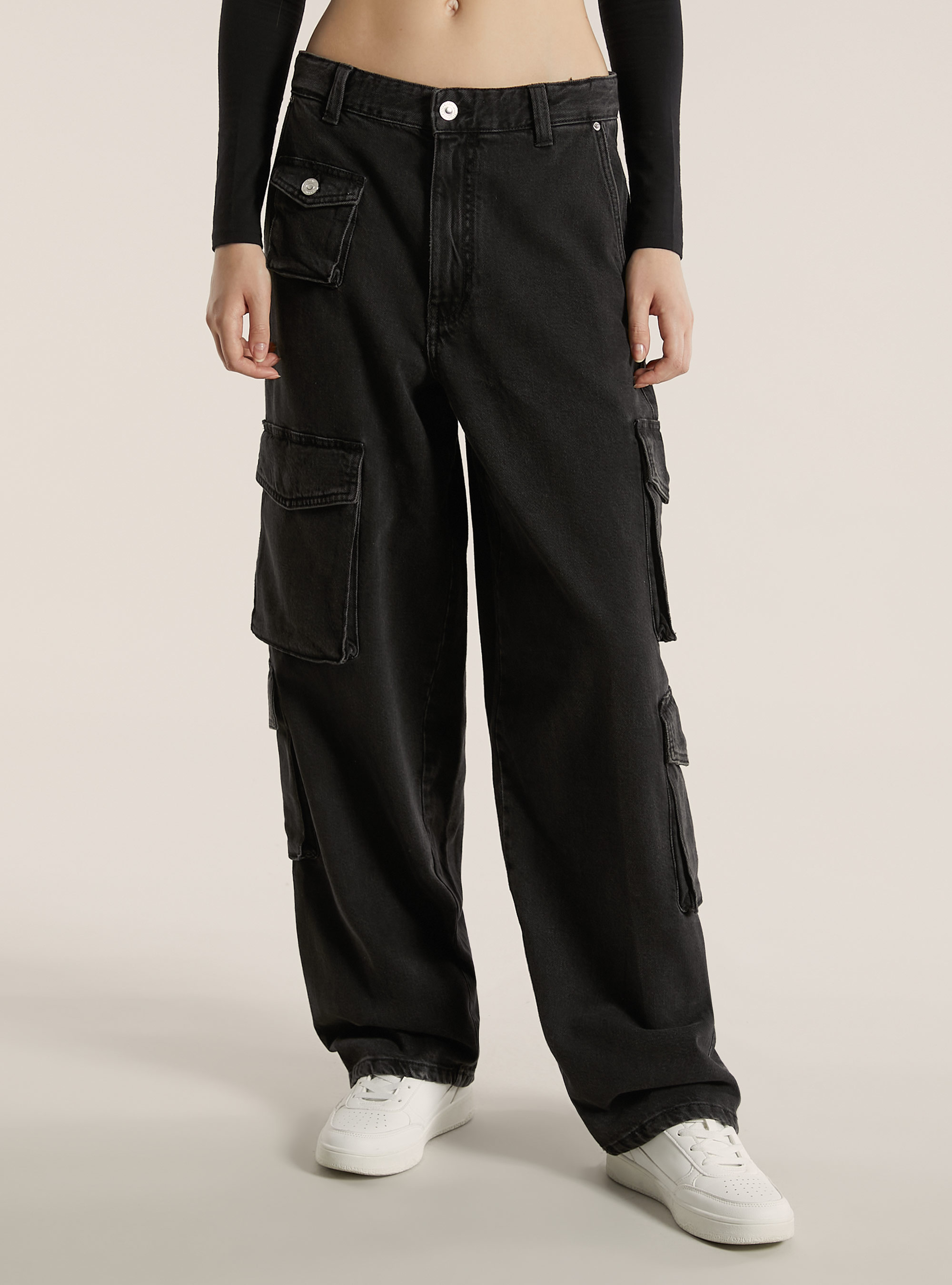 Jeans multi-cargos &agrave; coupe confortable, D000 BLACK