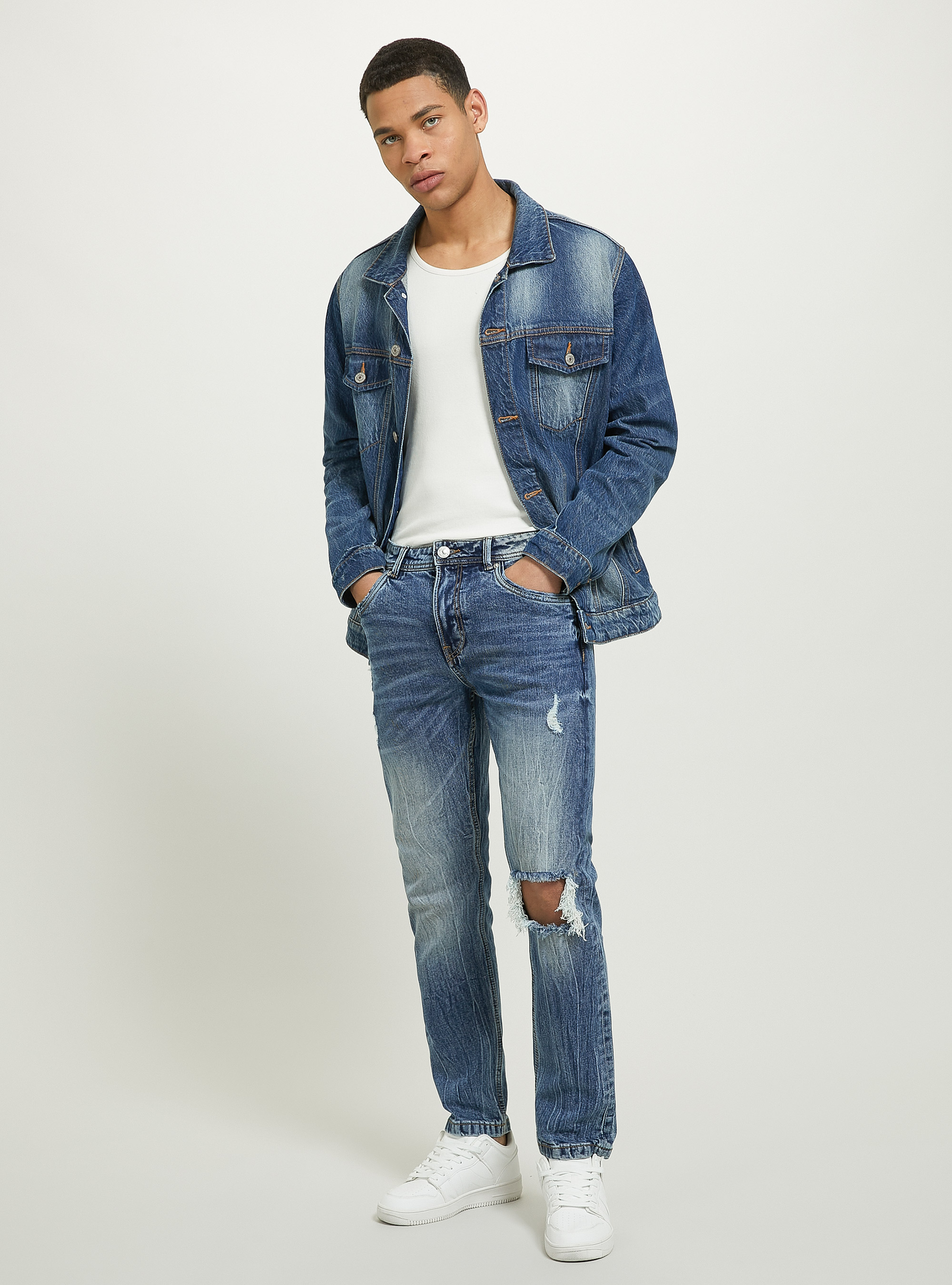 Jean slim en denim stretch avec d&eacute;chirures, D002 MEDIUM DARK BLUE