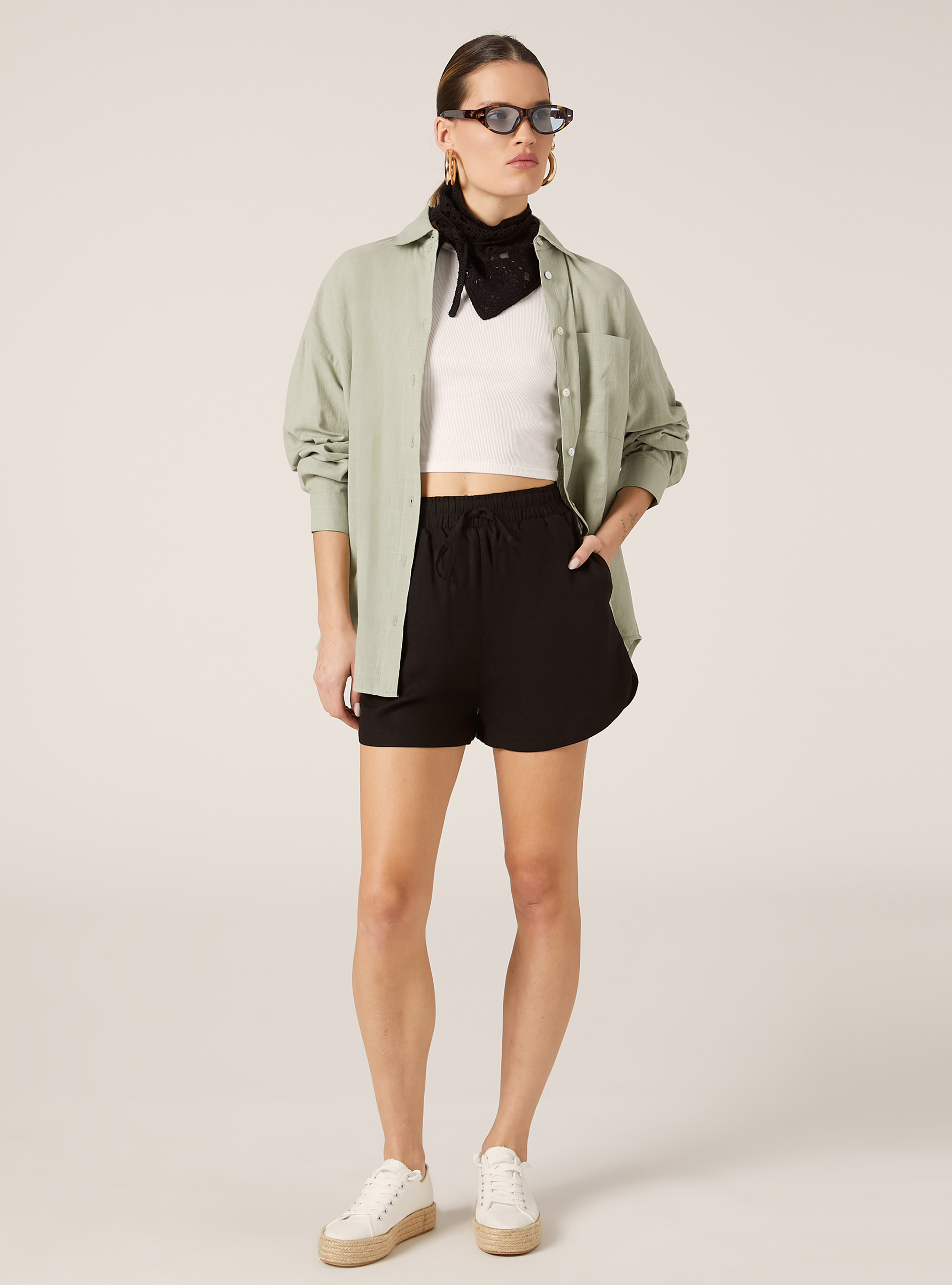 Short en lin, BK1 BLACK