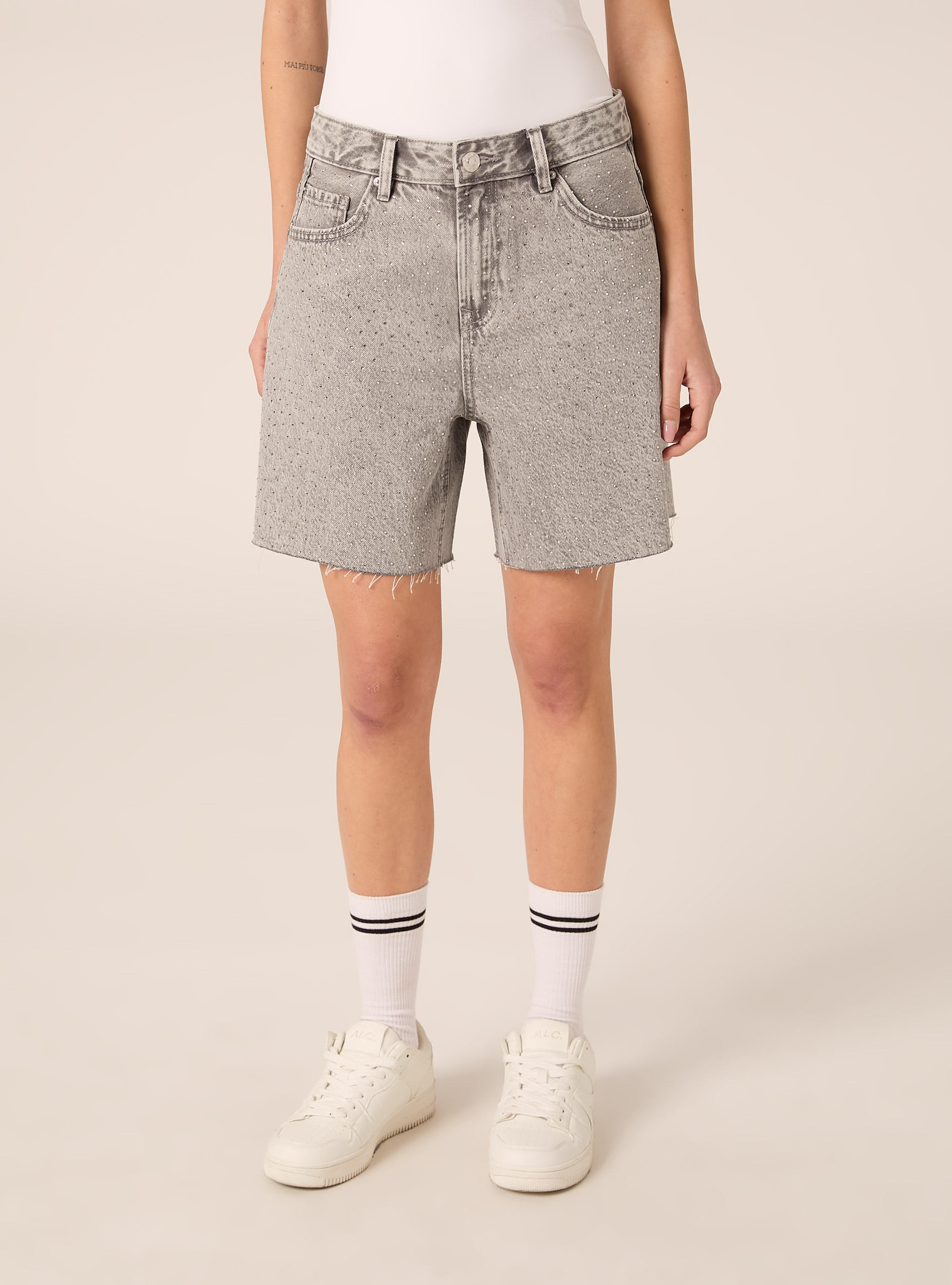 Shorts Vaqueros Longline con Estr&aacute;s, D00G GREY