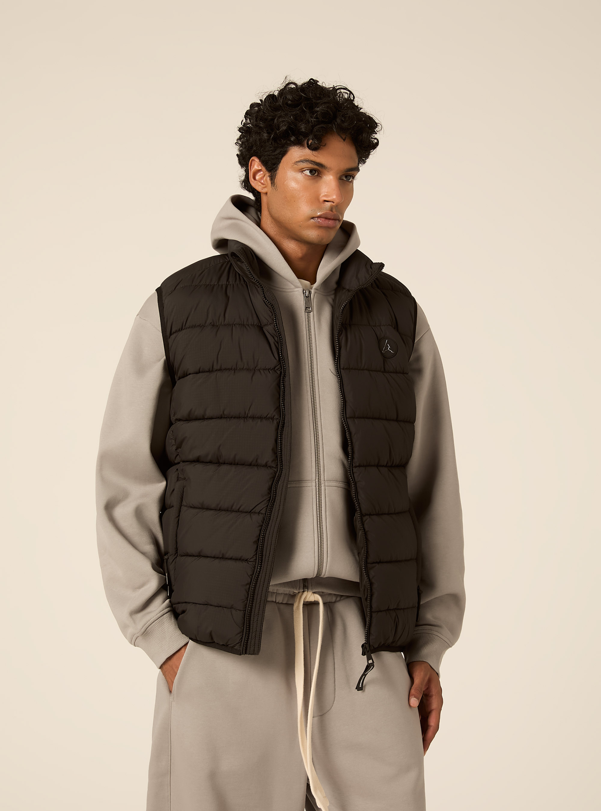 Basic solid padded gilet with patch, BK1 BLACK