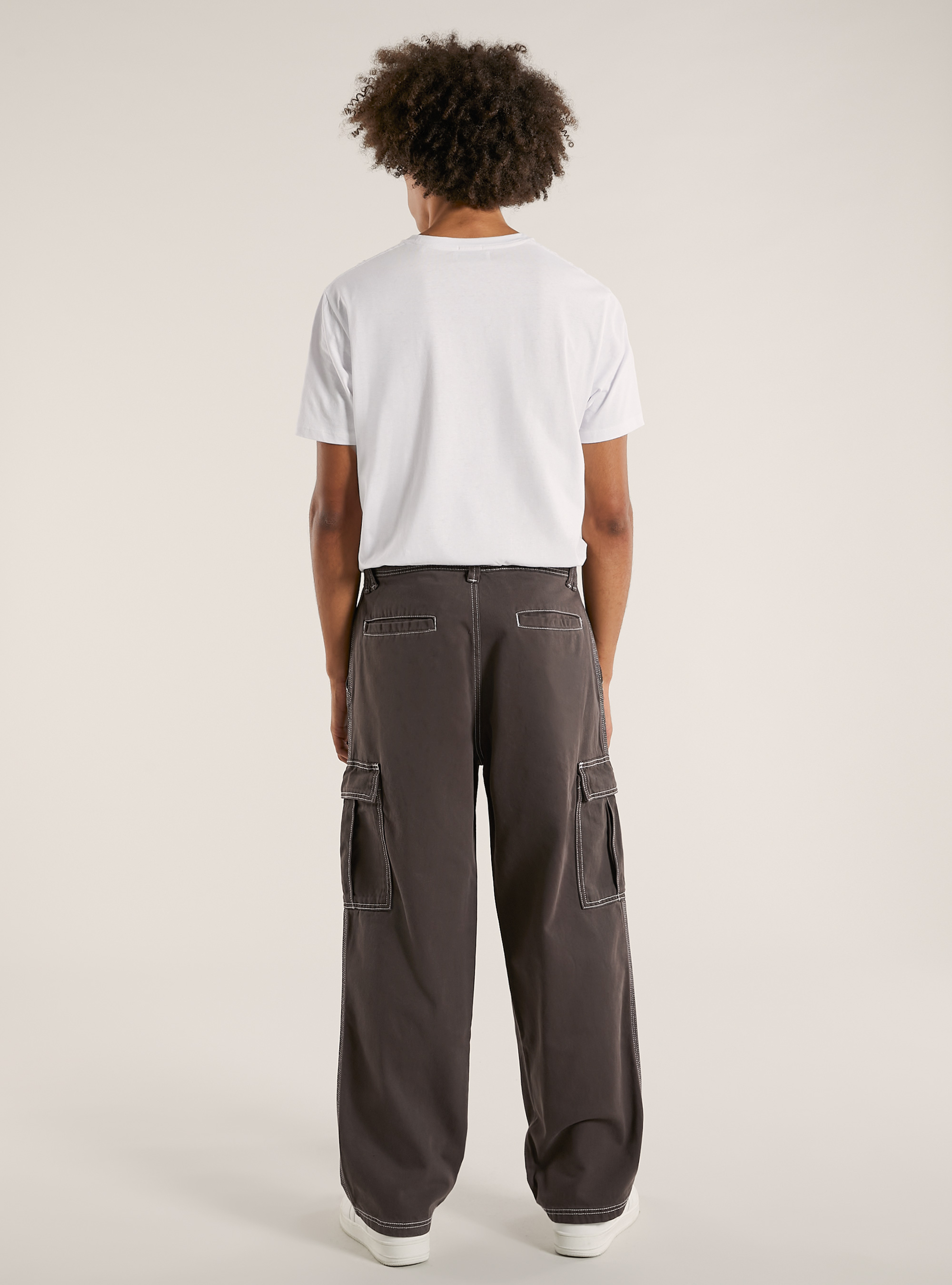 Pantalon cargo avec coutures contrast&eacute;es, BR2 BROWN MEDIUM