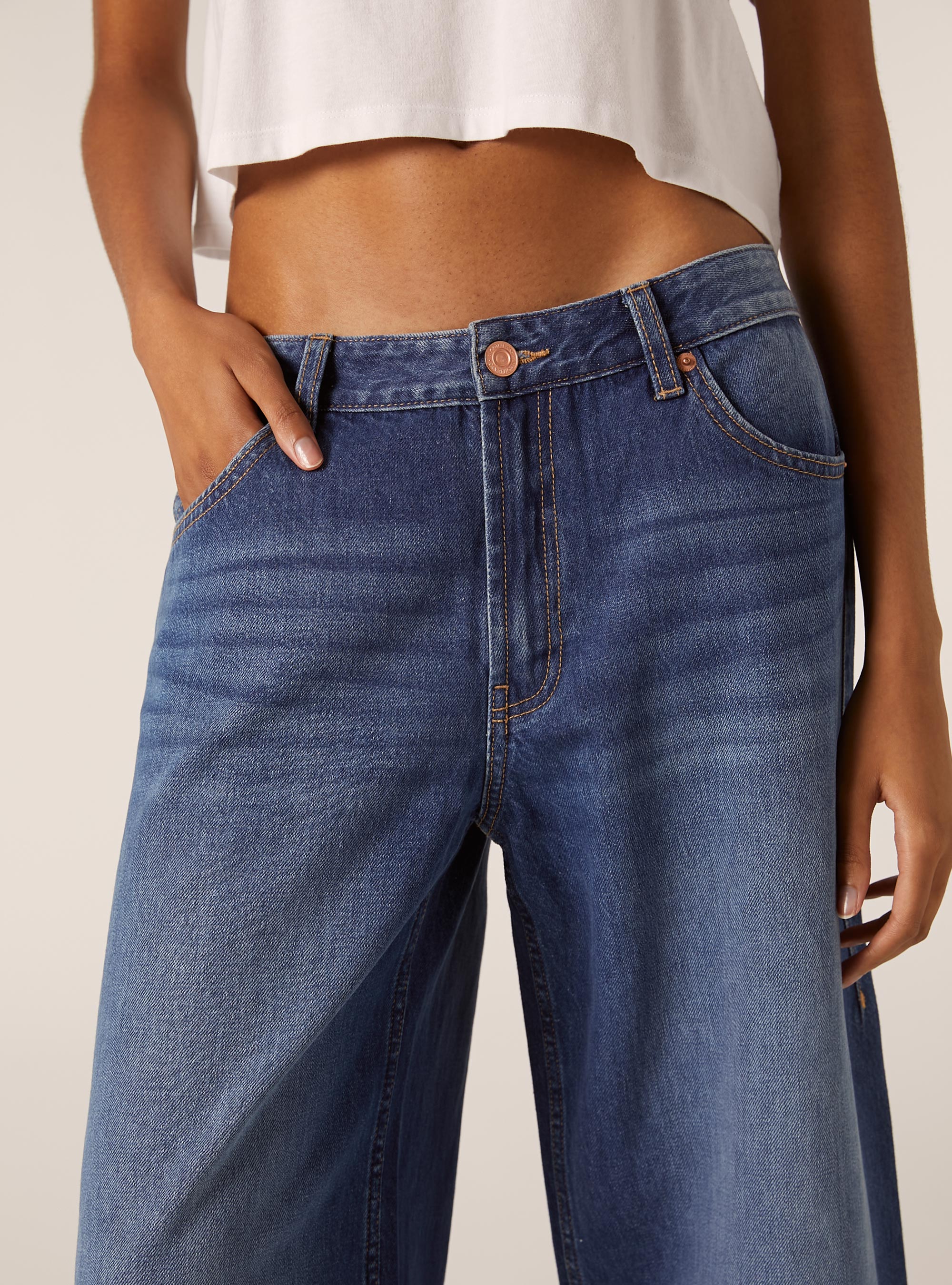 Jean crois&eacute; &agrave; jambe large de couleur, D003 MEDIUM BLUE