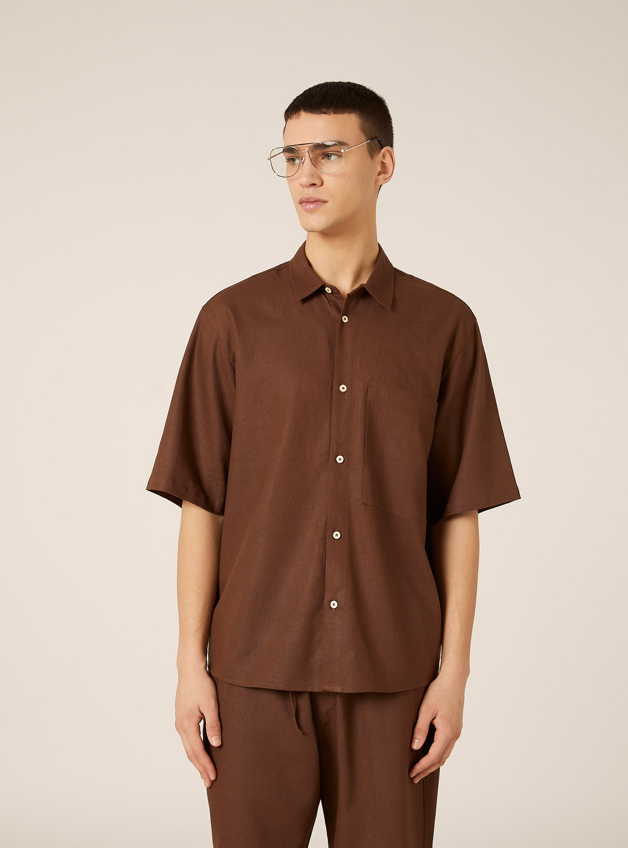 Camicia in misto lino con taschino, MARRONE SCURO
