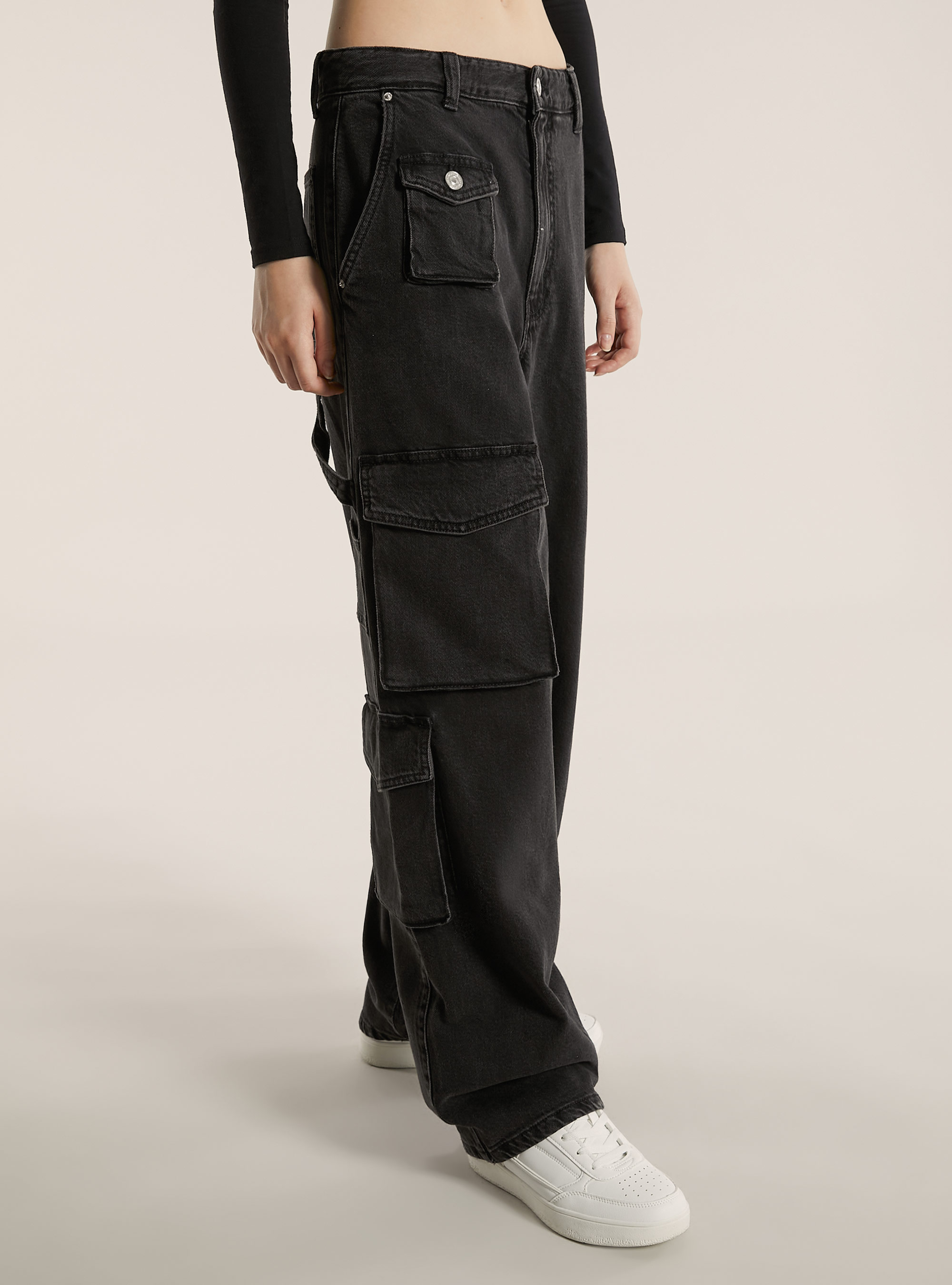 Jeans multi-cargos &agrave; coupe confortable, D000 BLACK