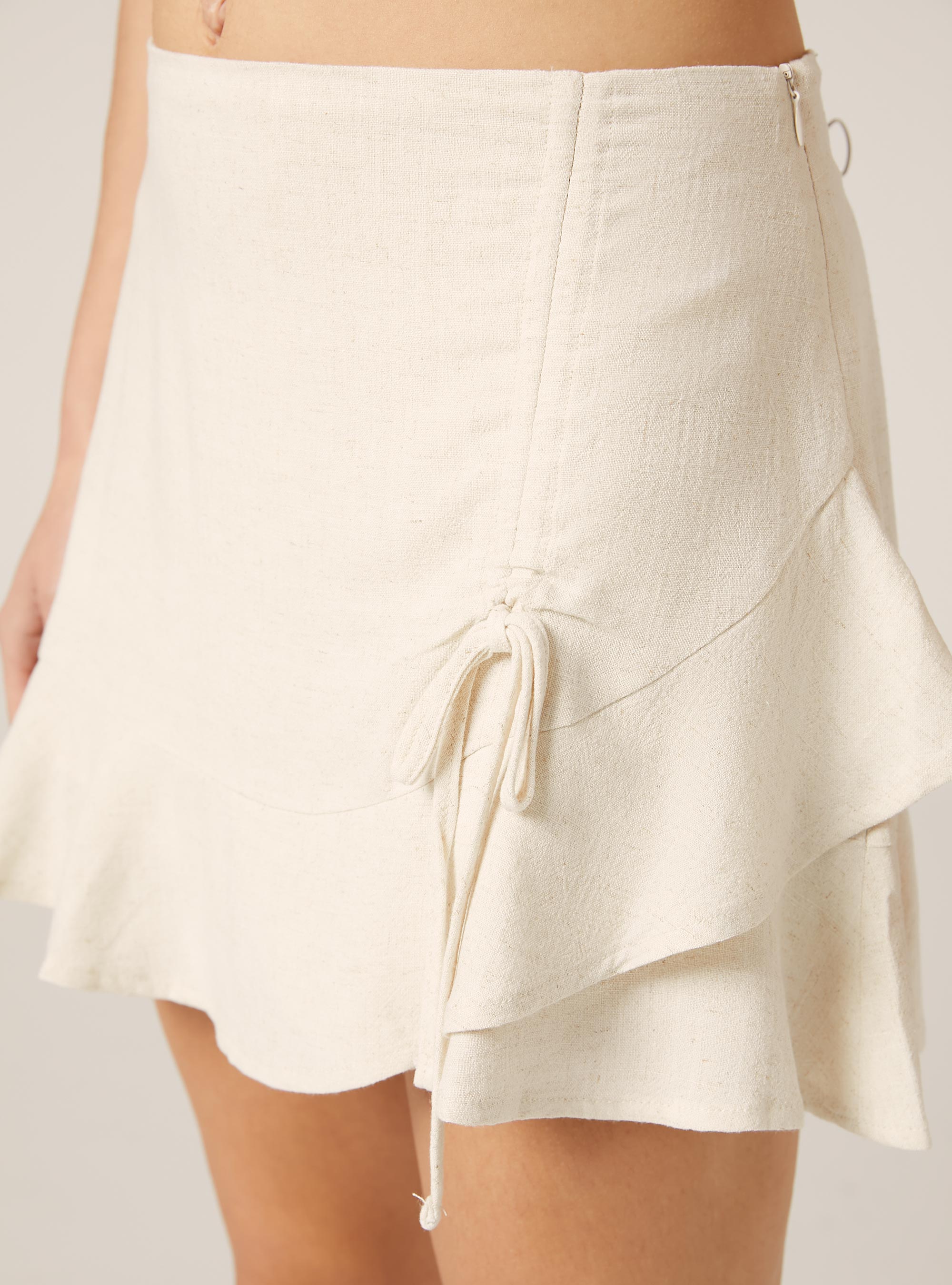Linen blend mini skort with ruffle, MBG3 BEIGE MEL LIGHT