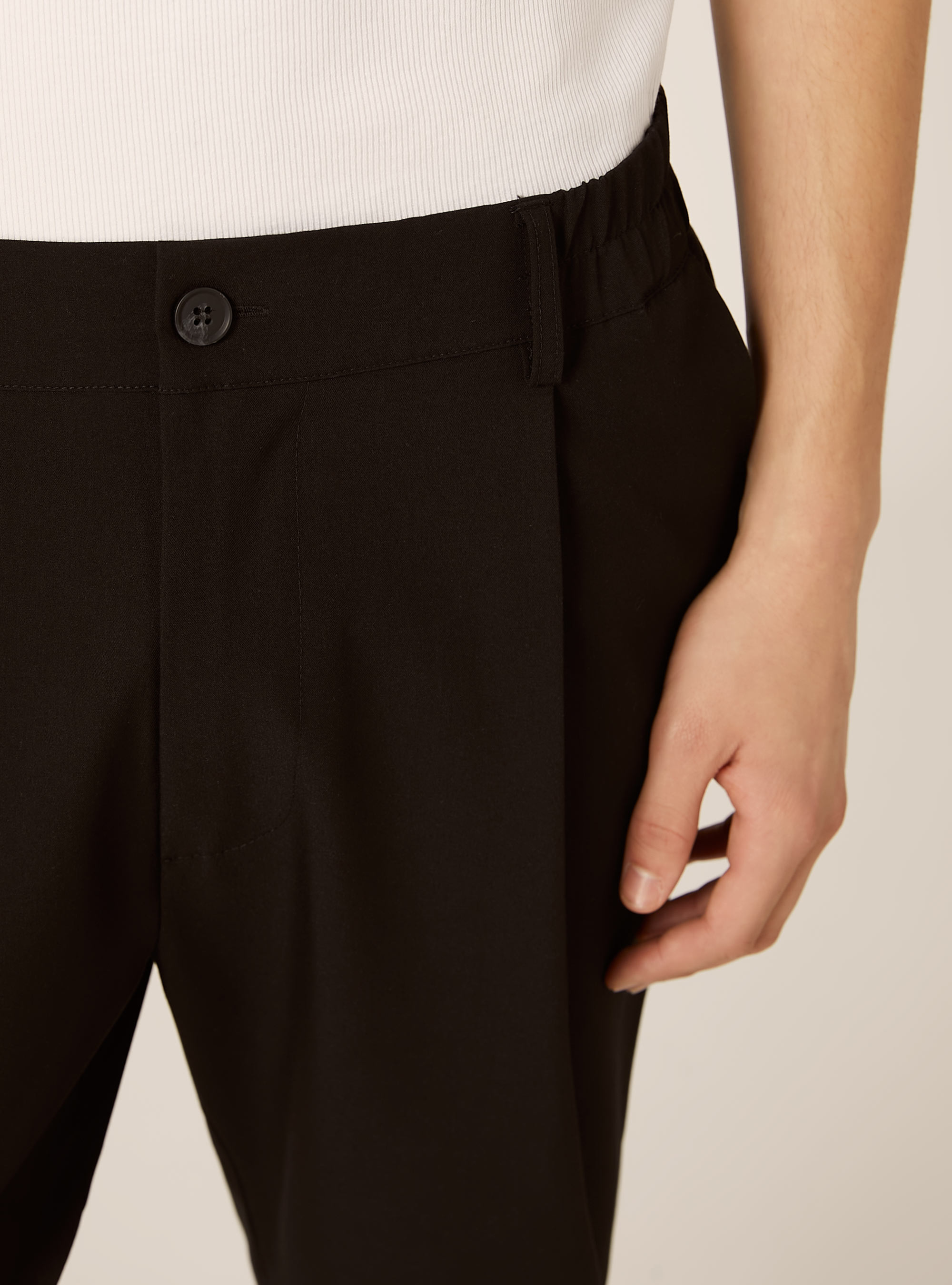 Pantalon carotte &agrave; pinces, BK1 BLACK