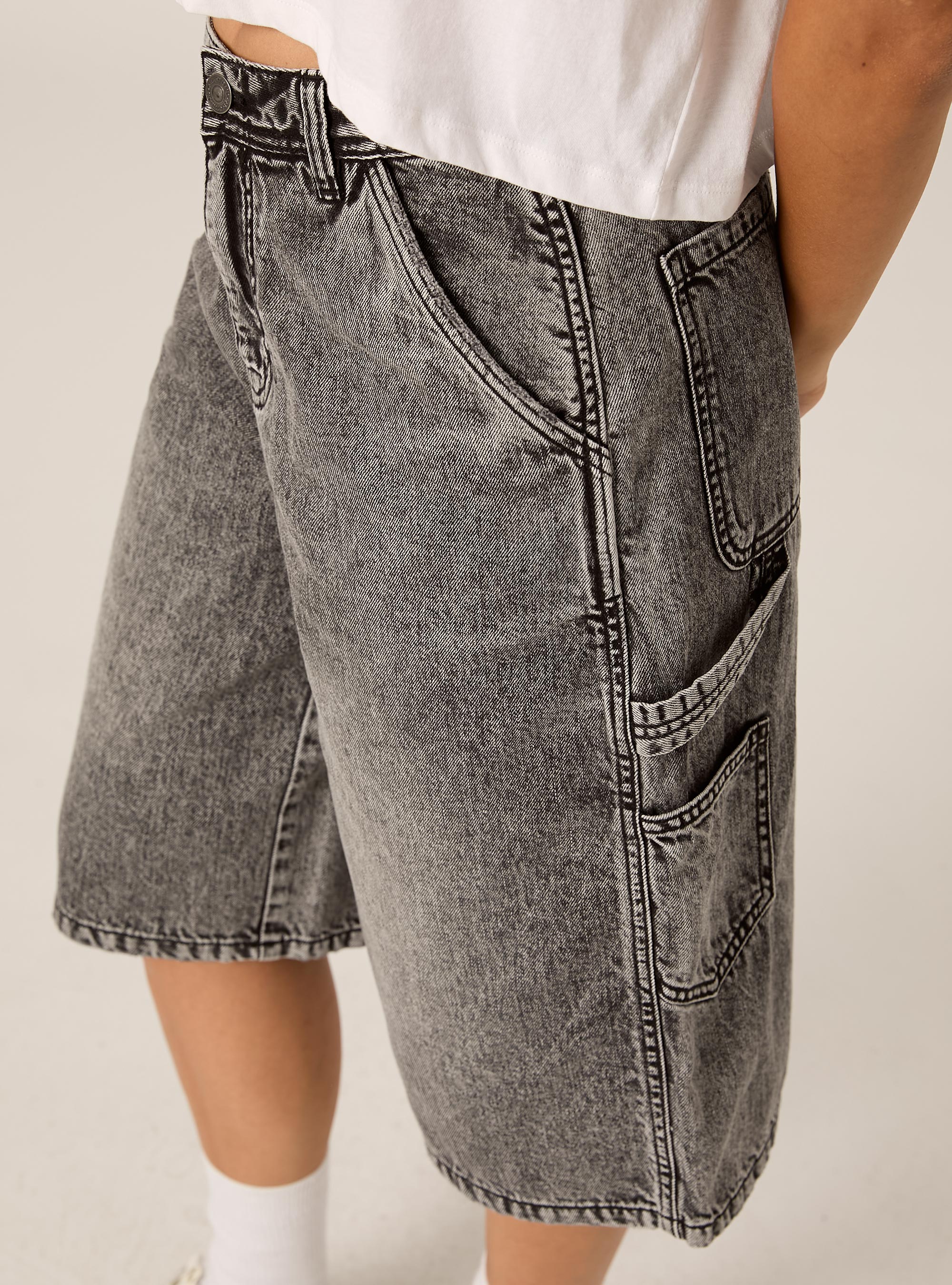 Relaxed Fit Denim Carpenter Jorts, D00G GREY