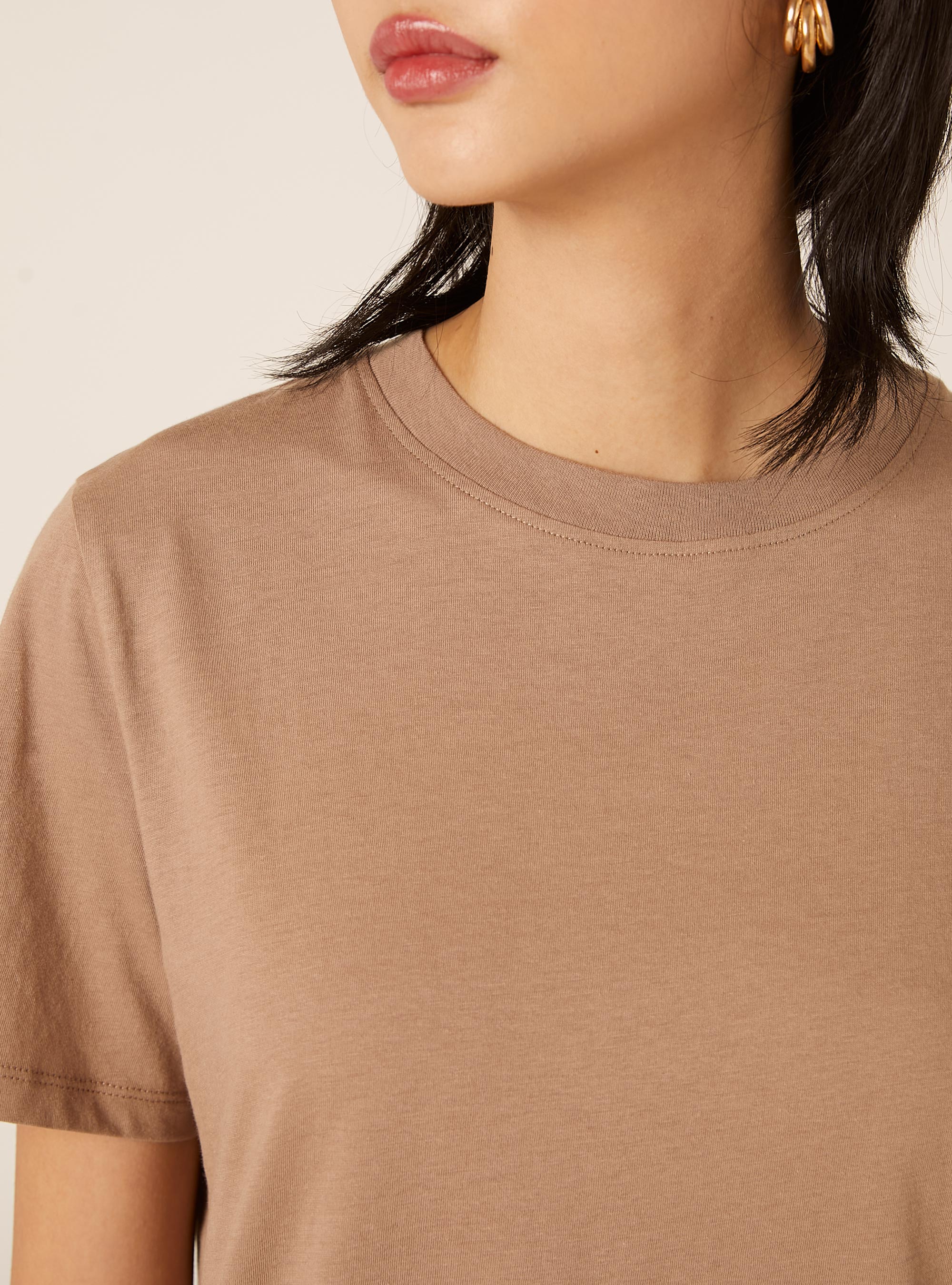 Camiseta de cuello redondo de algod&oacute;n, BR3 BROWN LIGHT