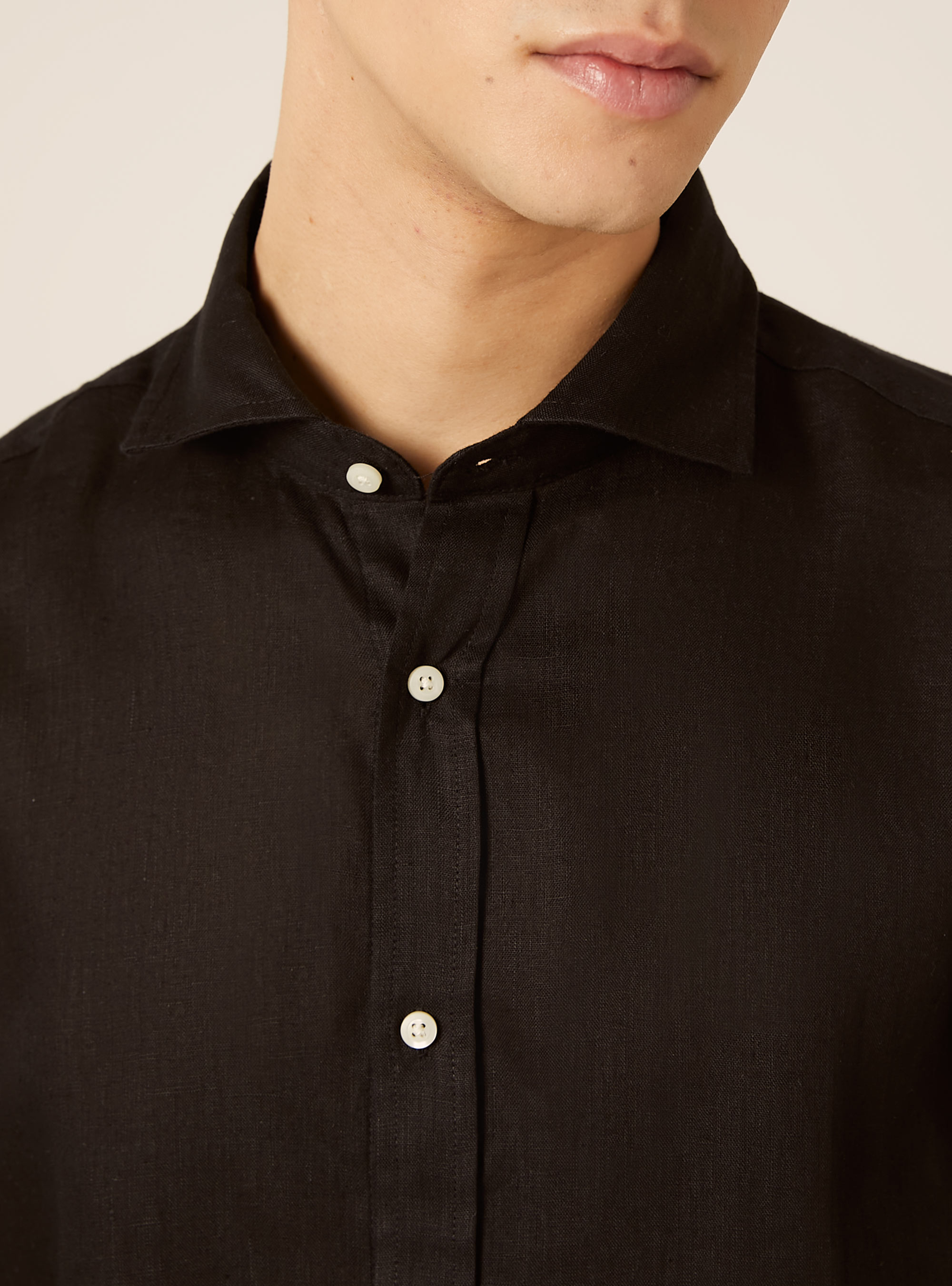 Camicia in puro lino a maniche lunghe, NERO