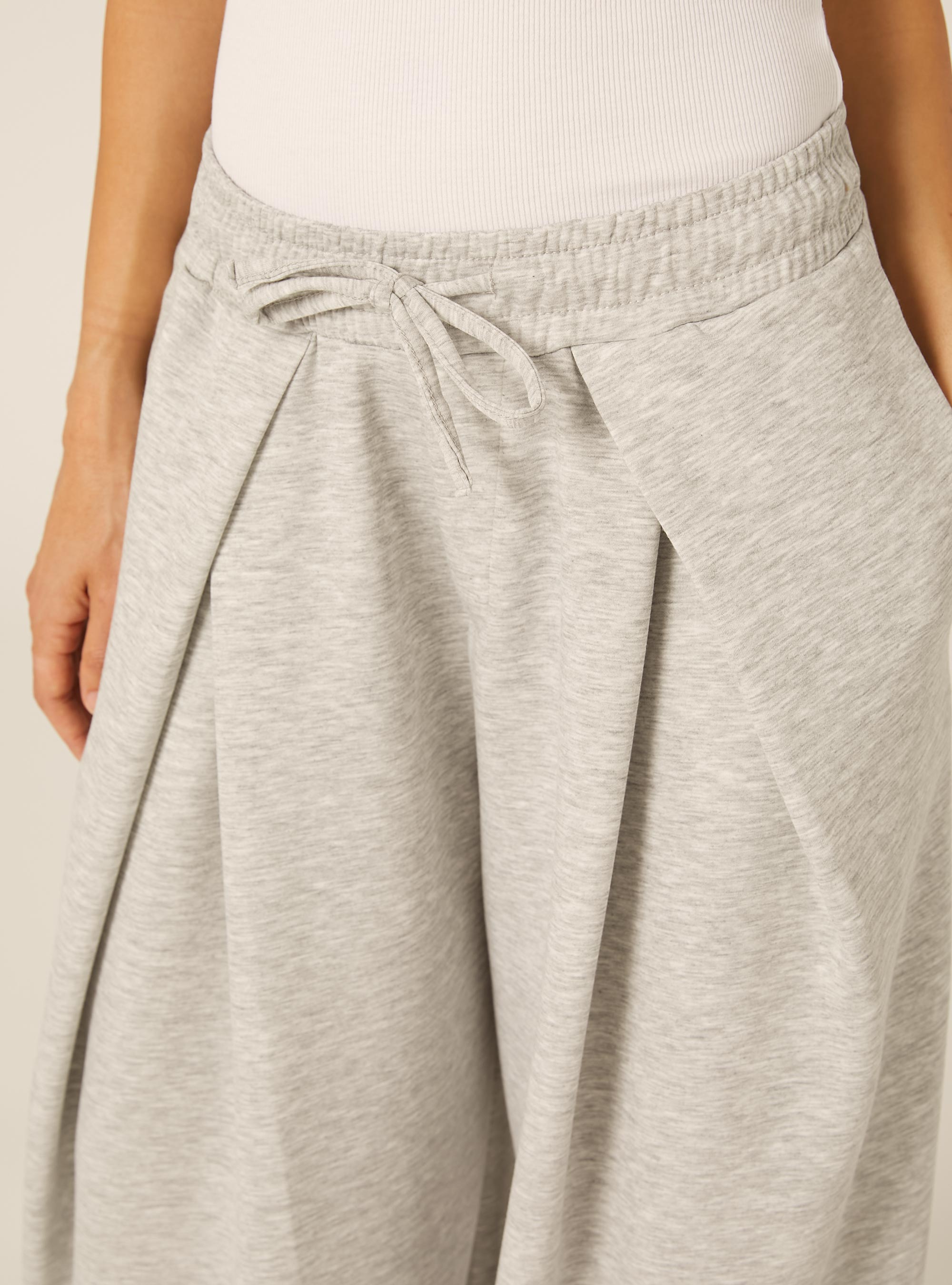 Pantal&oacute;n de scuba barrel fit con pinzas, MGY2 GREY MEL MEDIUM