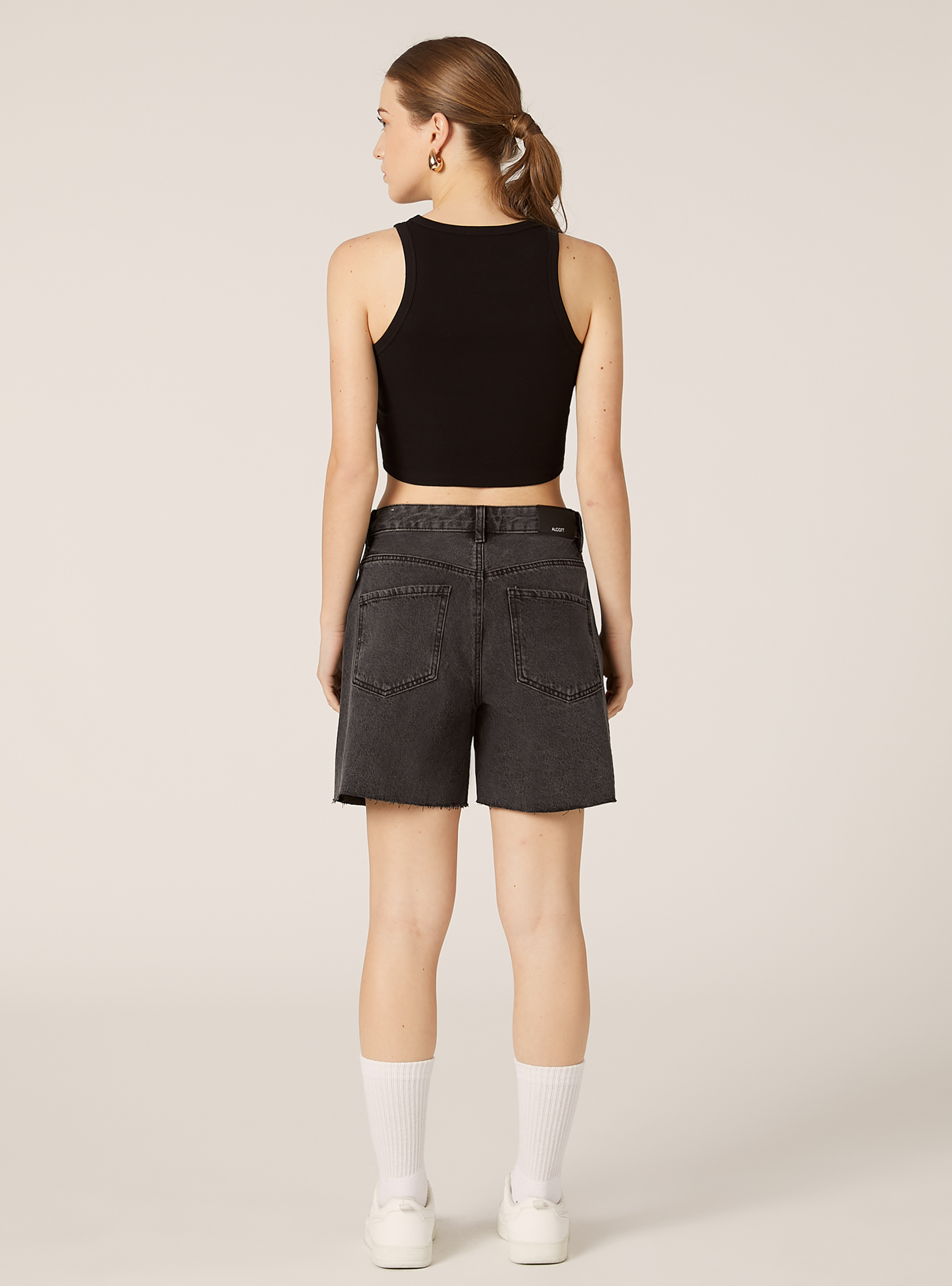 Pantal&oacute;n corto vaquero de talle largo con strass, D000 BLACK