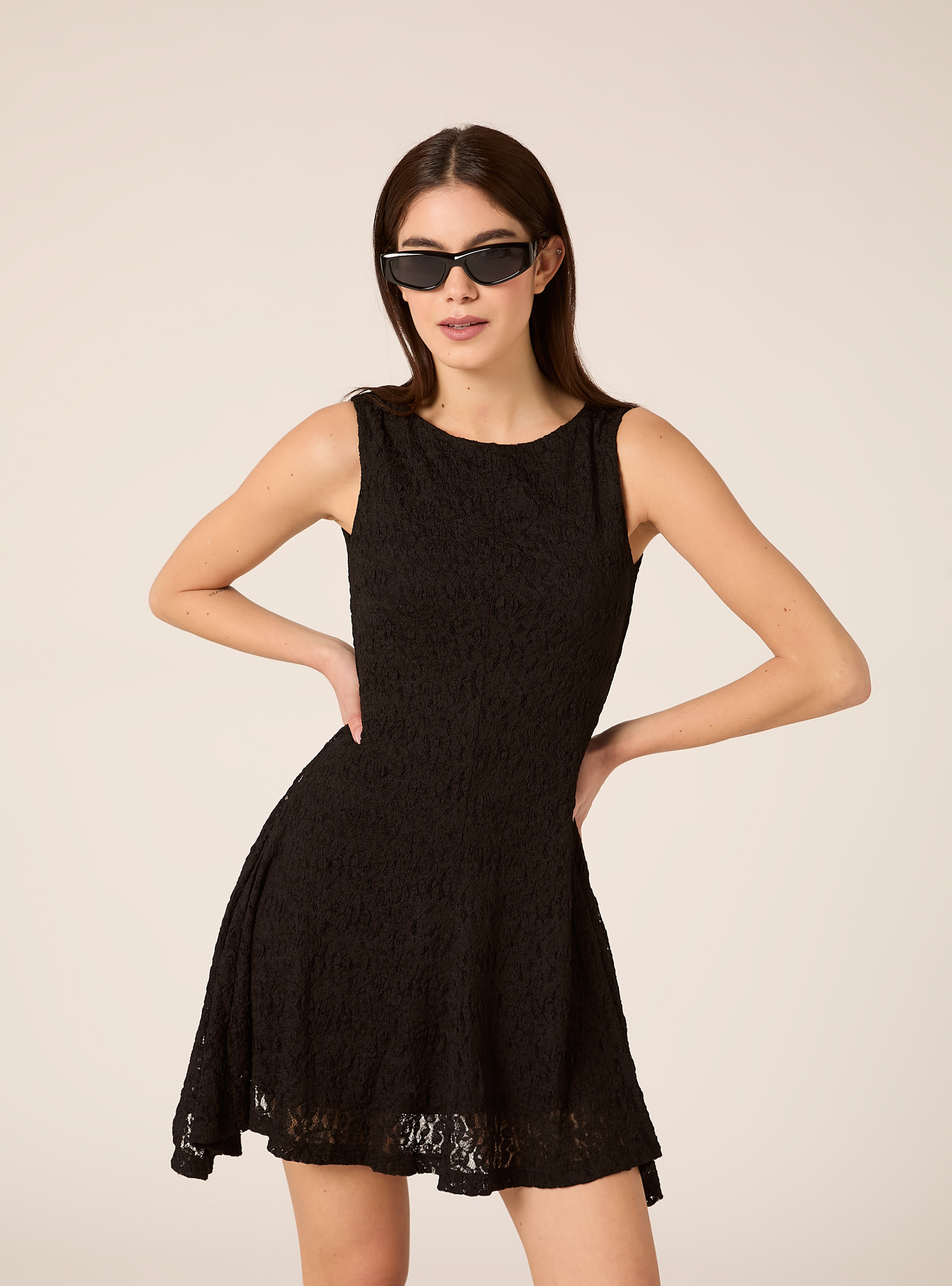 Asymmetrisches Kleid aus Spitze, BK1 BLACK