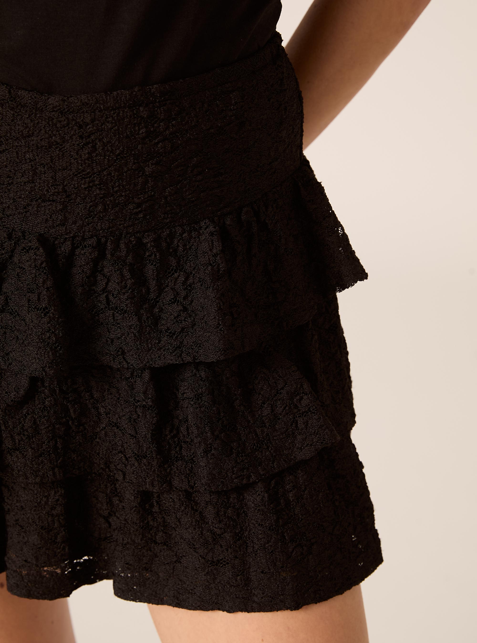 Skort in pizzo con volant, NERO