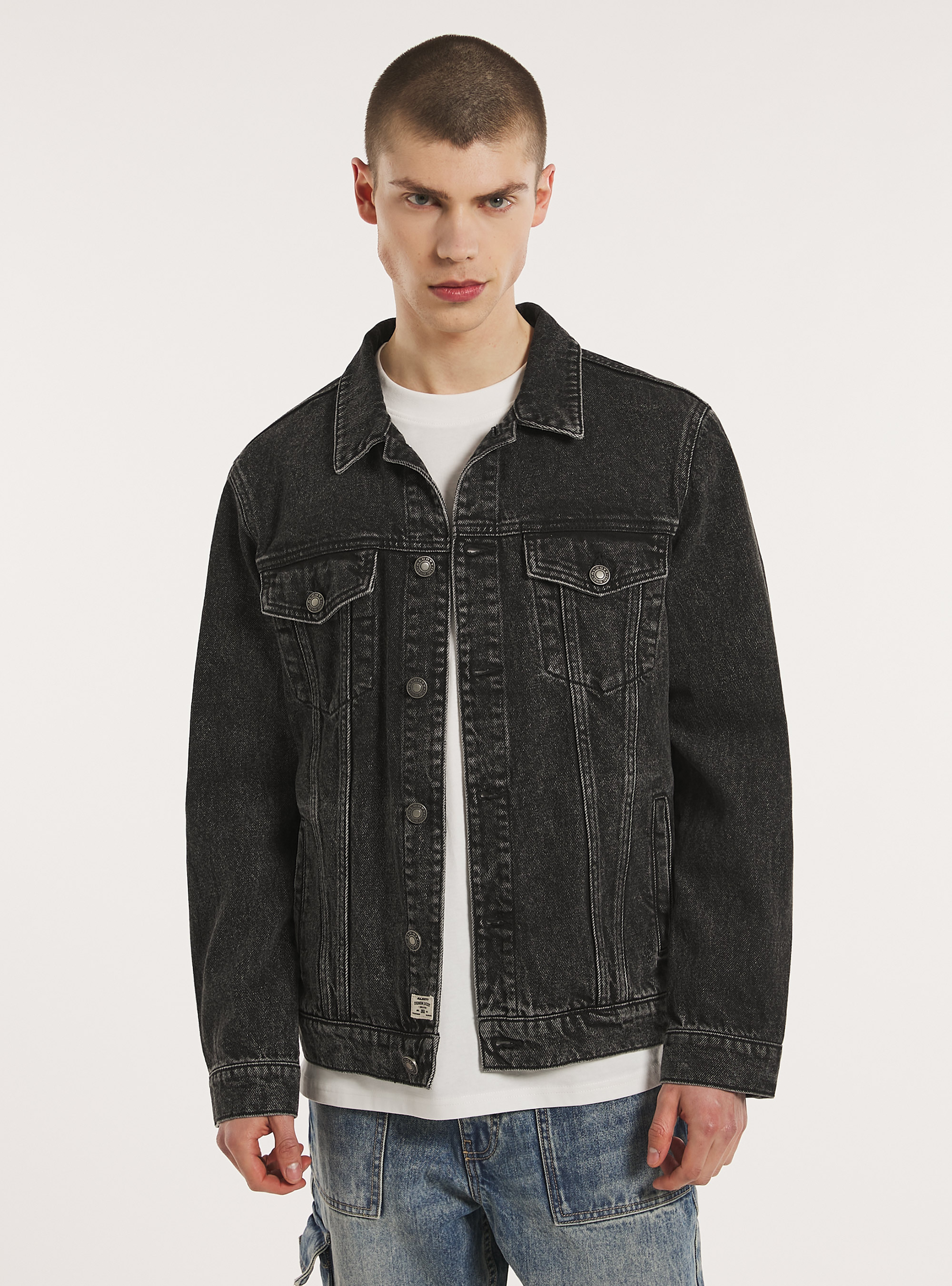 Veste en denim &agrave; coupe r&eacute;guli&egrave;re, D000 BLACK