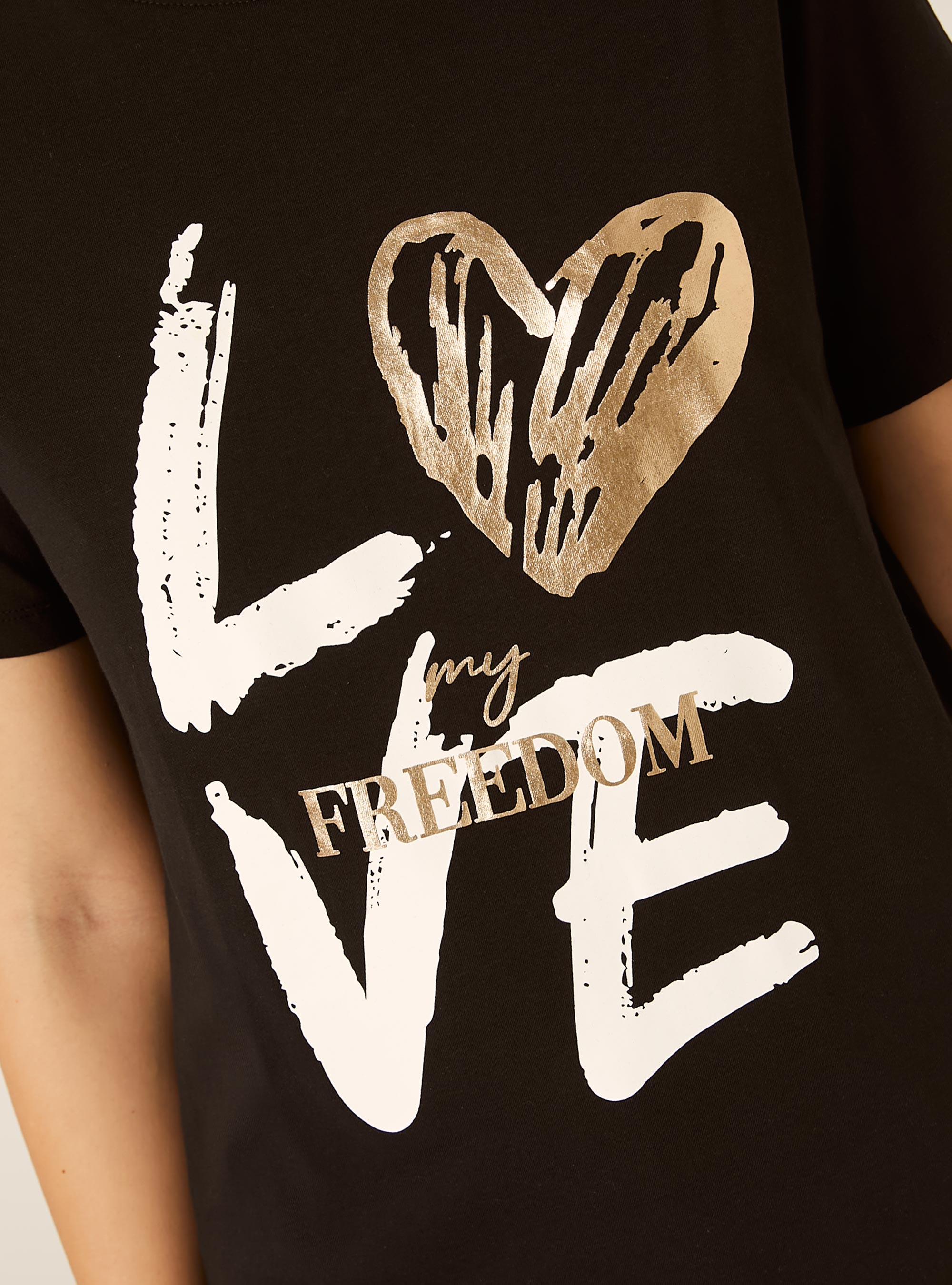 Camiseta con estampado metalizado, BK1 BLACK