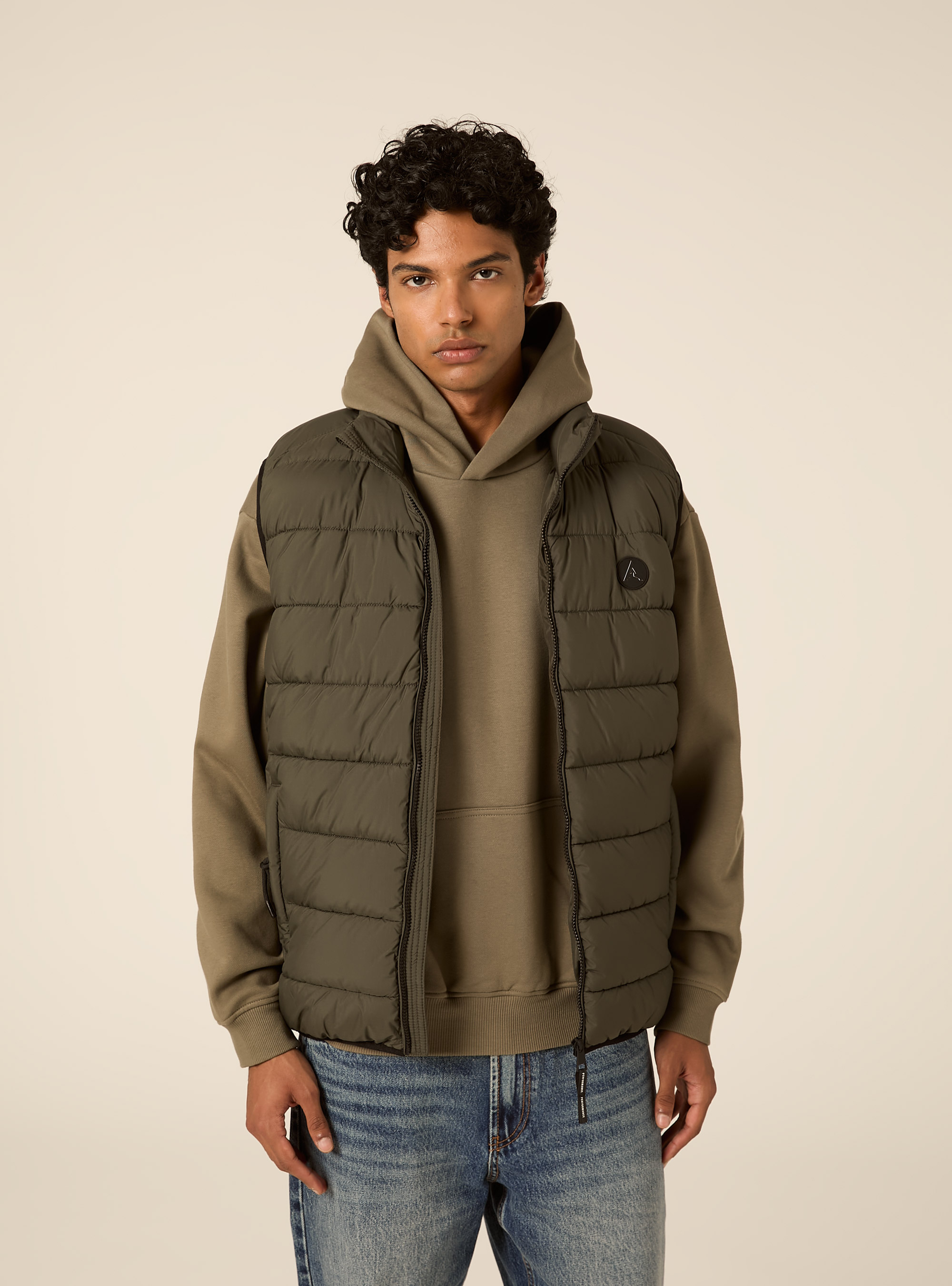 Basic solid padded gilet with patch, KY1 KAKY DARK