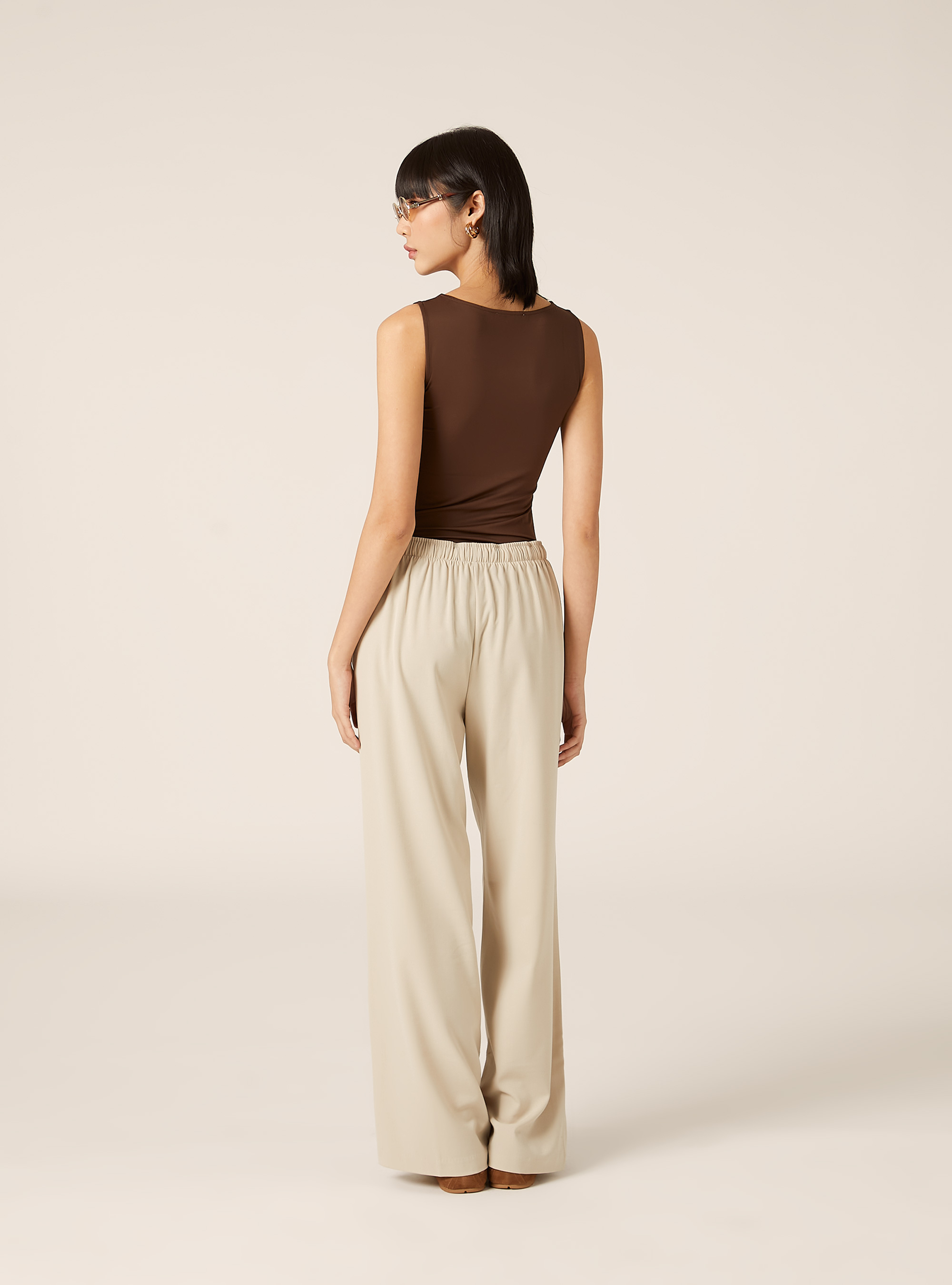 Body con cuello halter el&aacute;stico, BR2 BROWN MEDIUM