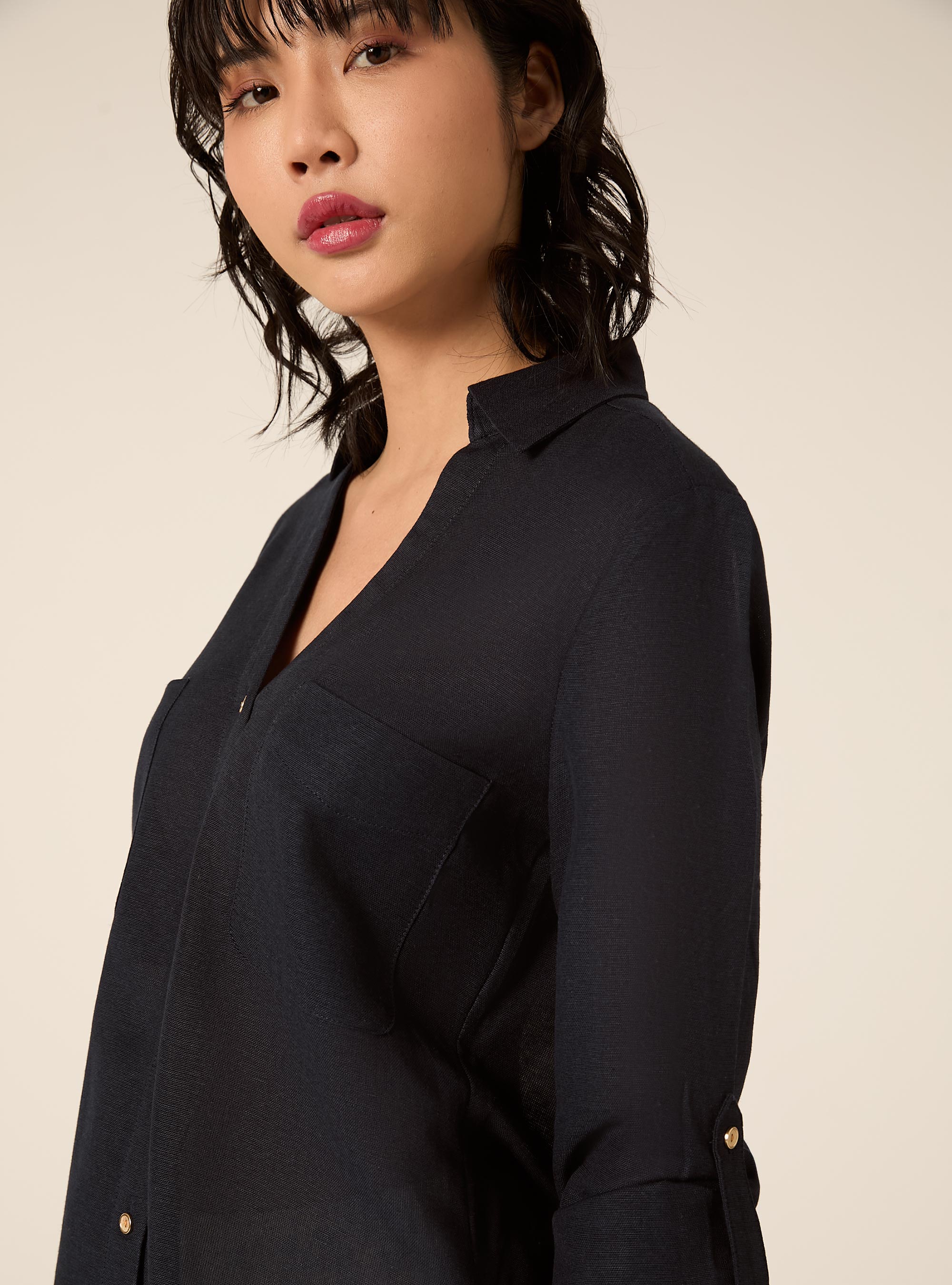 Camicia in misto lino con scollo a V, NAVY SCURO