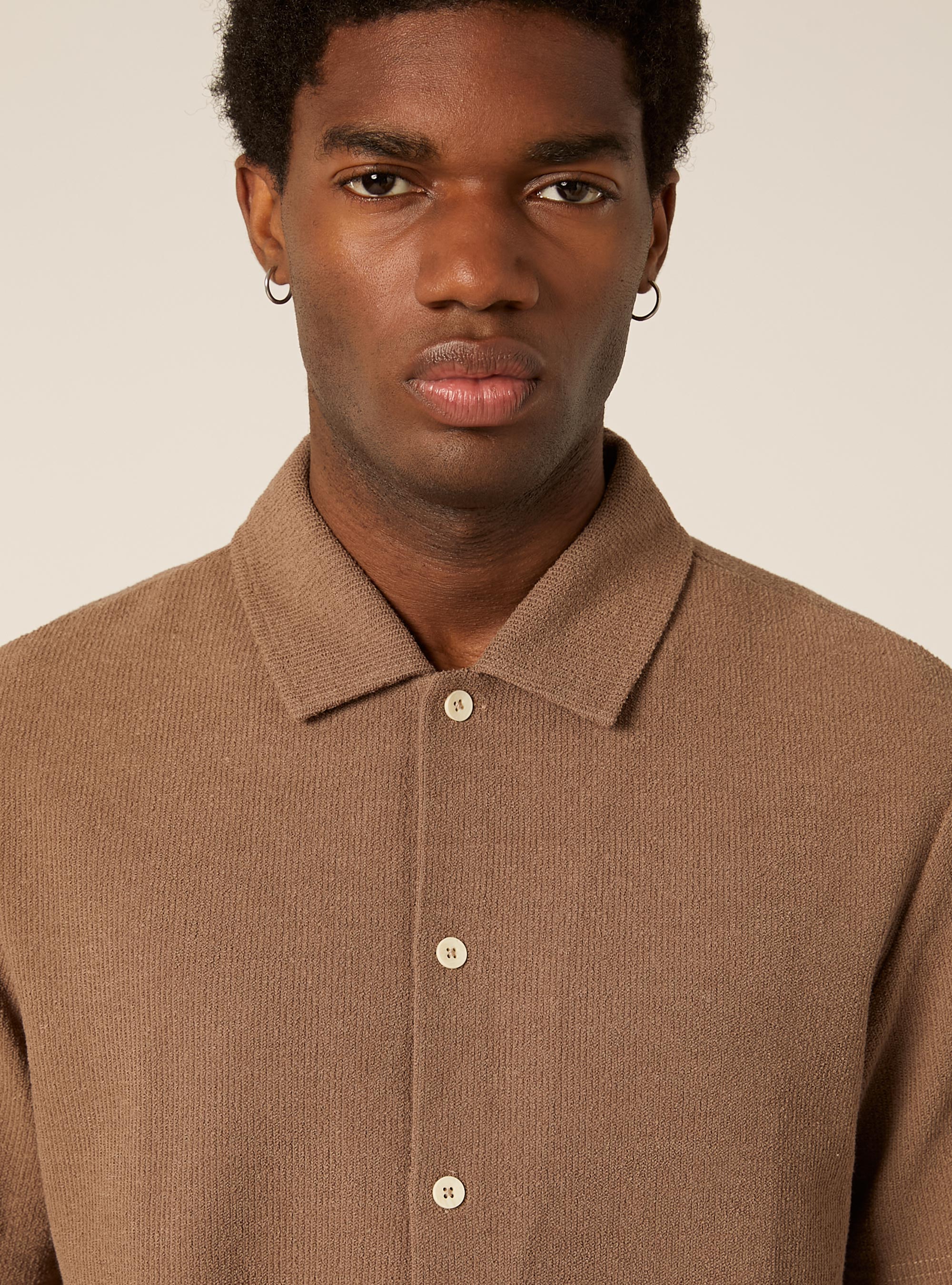 Camicia a maniche corte con texture, MARRONE MEDIO