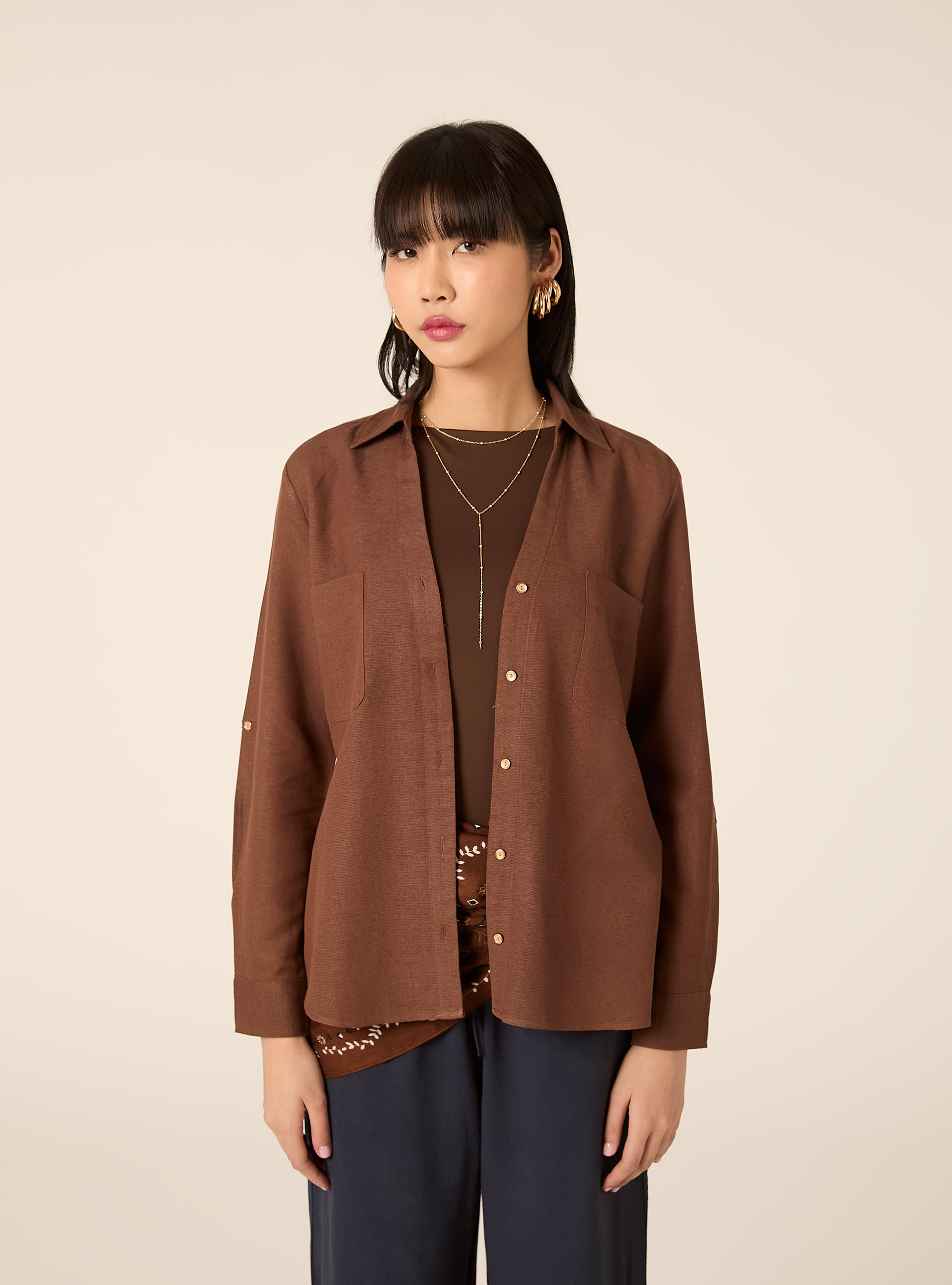 Camicia in misto lino con scollo a V, MARRONE MEDIO