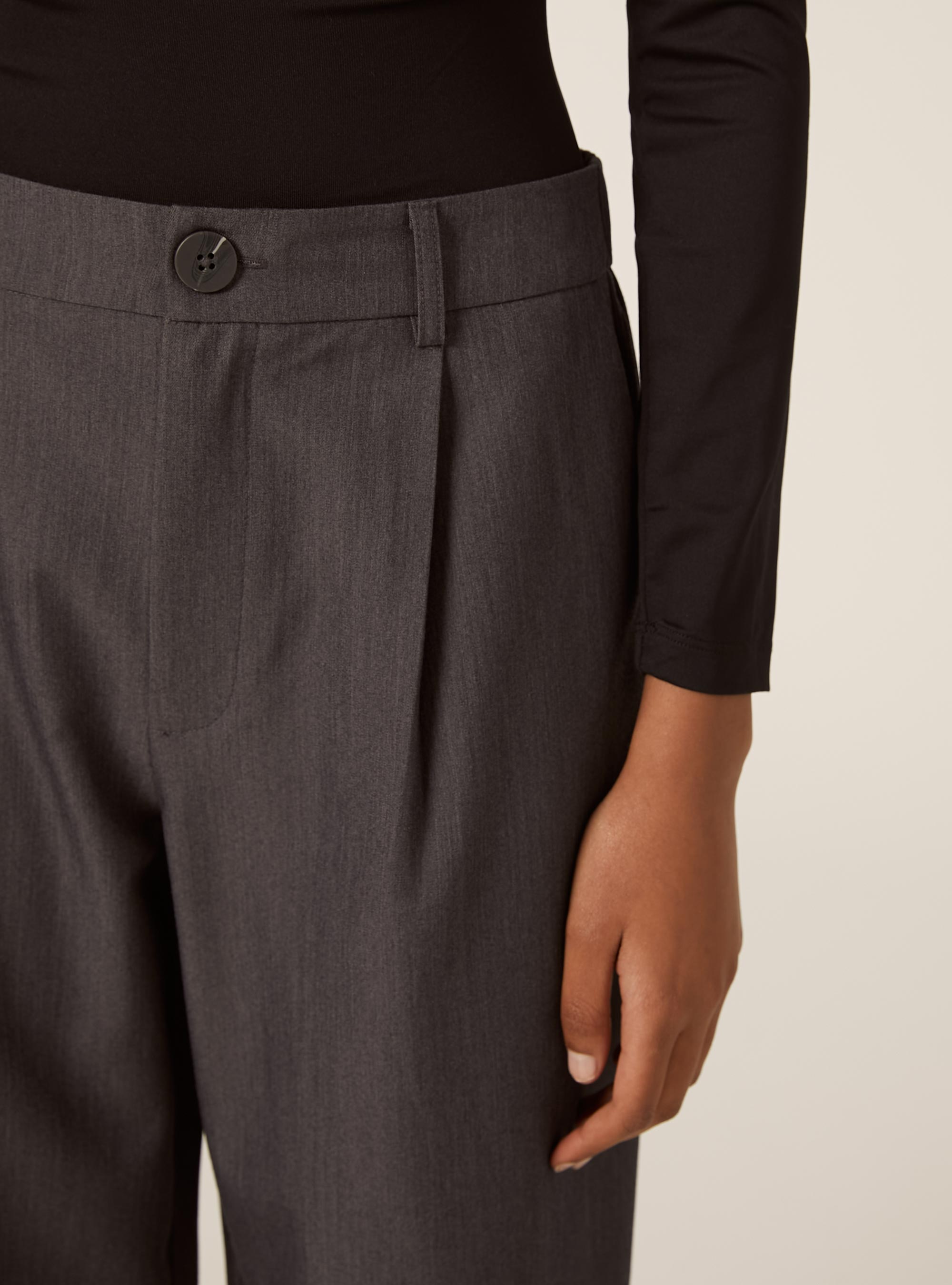 Pantalon ajust&eacute; avec pinces, MGY1 GREY MEL DARK