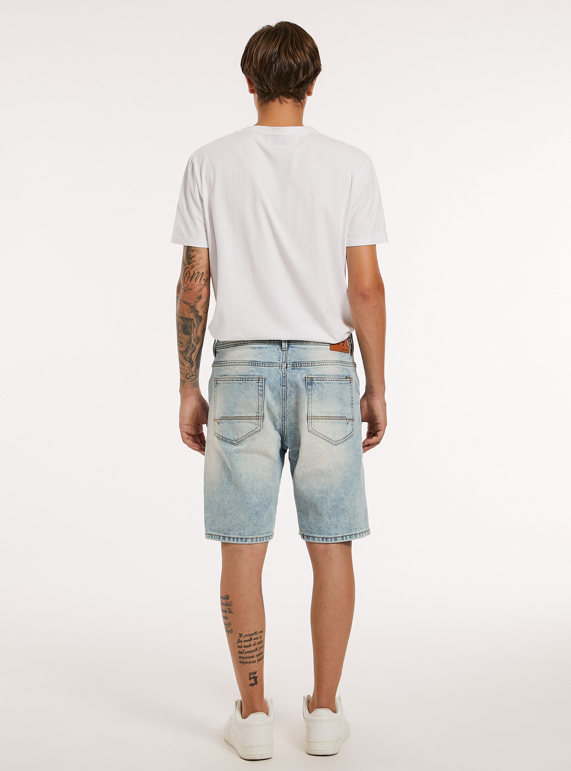 Bermuda in denim stretch slim fit con strappi, D007 LIGHT AZURE