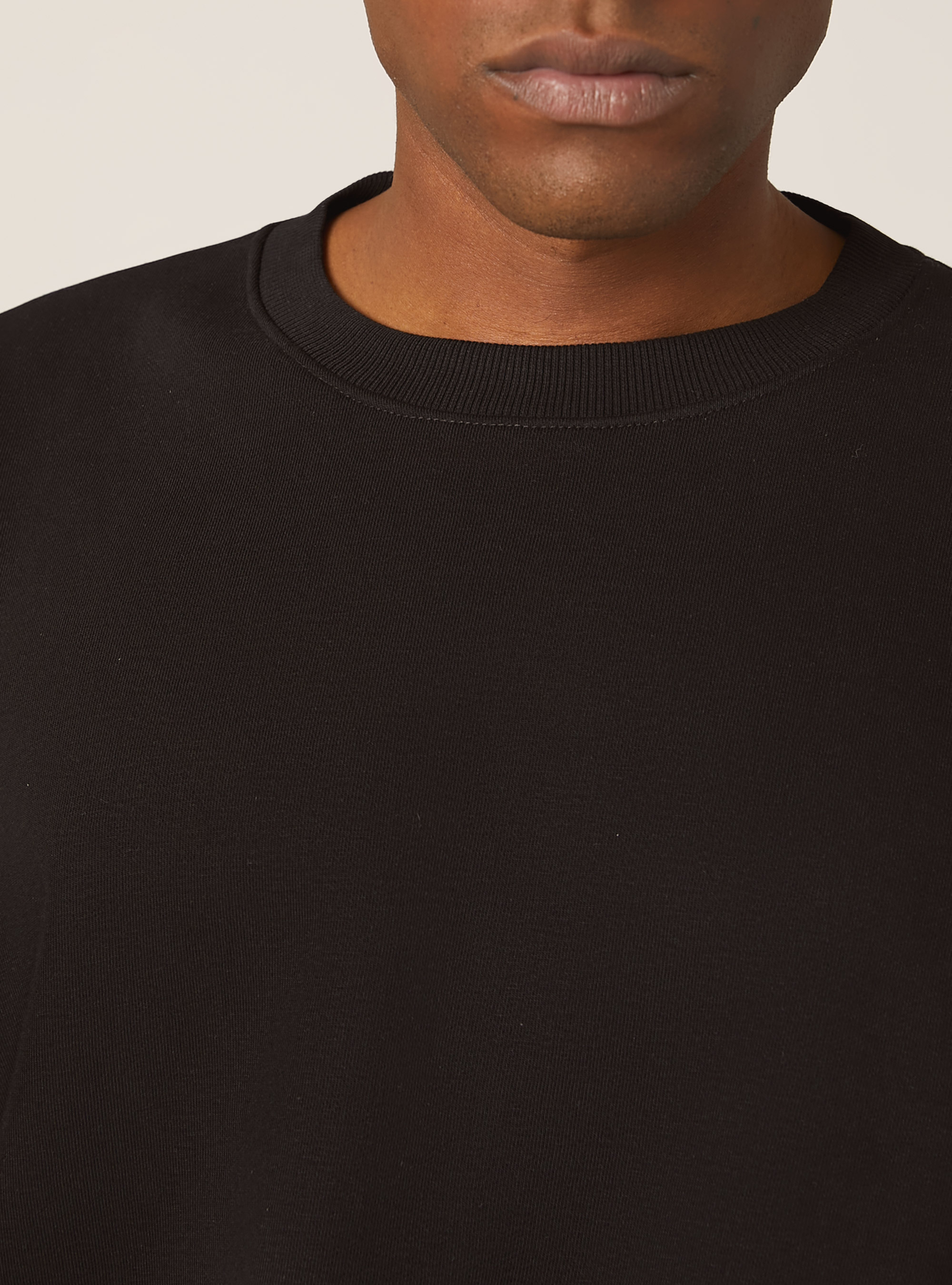 Sweat &agrave; col ras-du-cou boxy fit, BK1 BLACK