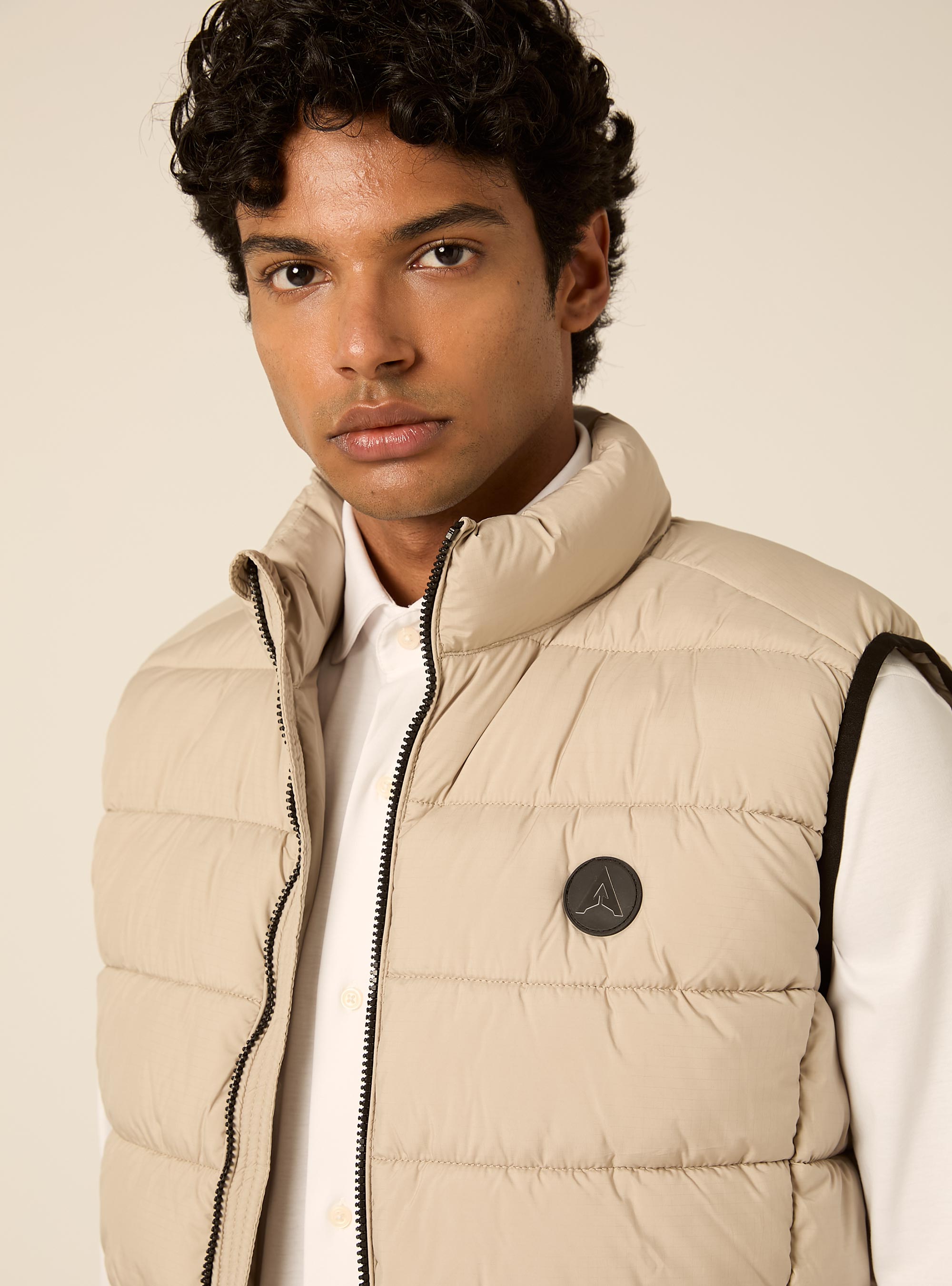 Basic solid padded gilet with patch, CR3 CREAM LIGHT