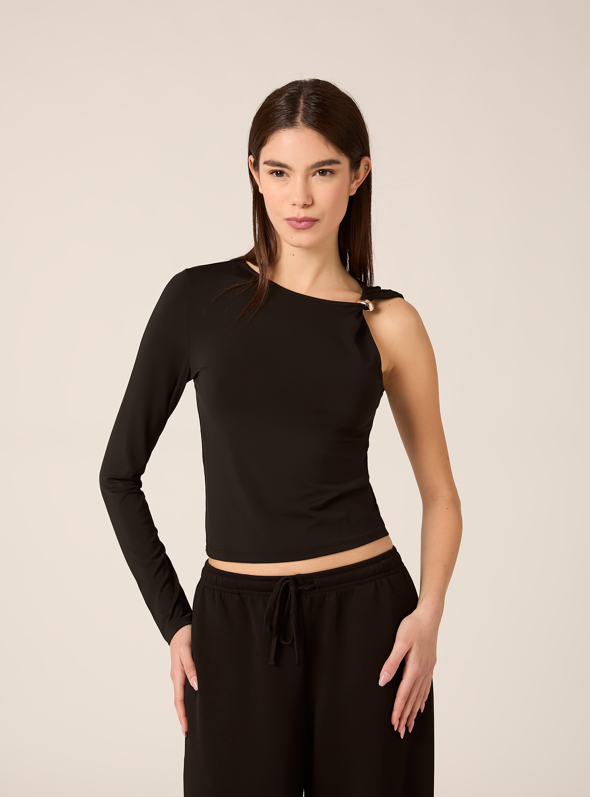 Camiseta de un solo hombro, BK1 BLACK