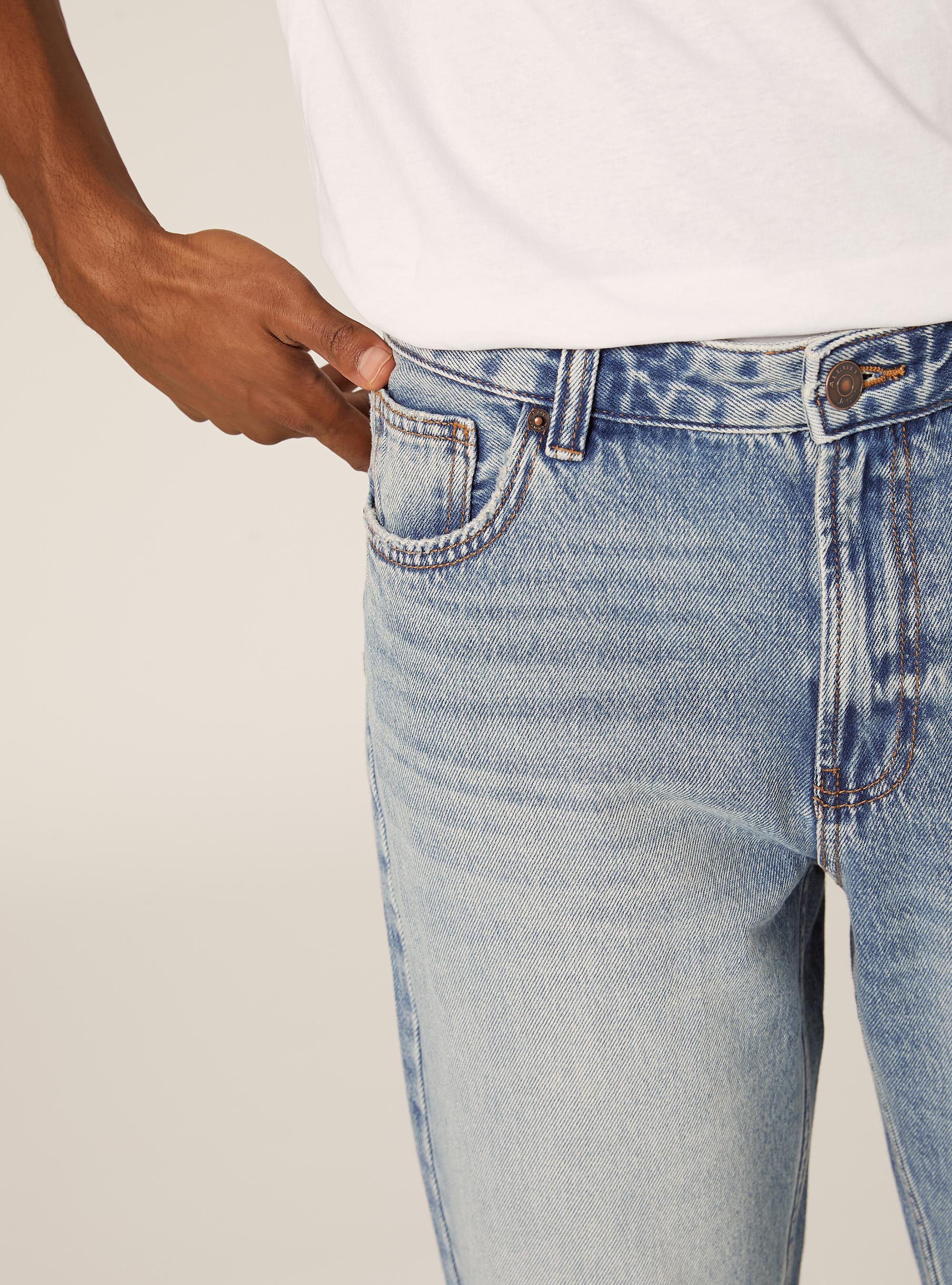 Jeans coupe fusel&eacute;e, D005 LIGHT BLUE