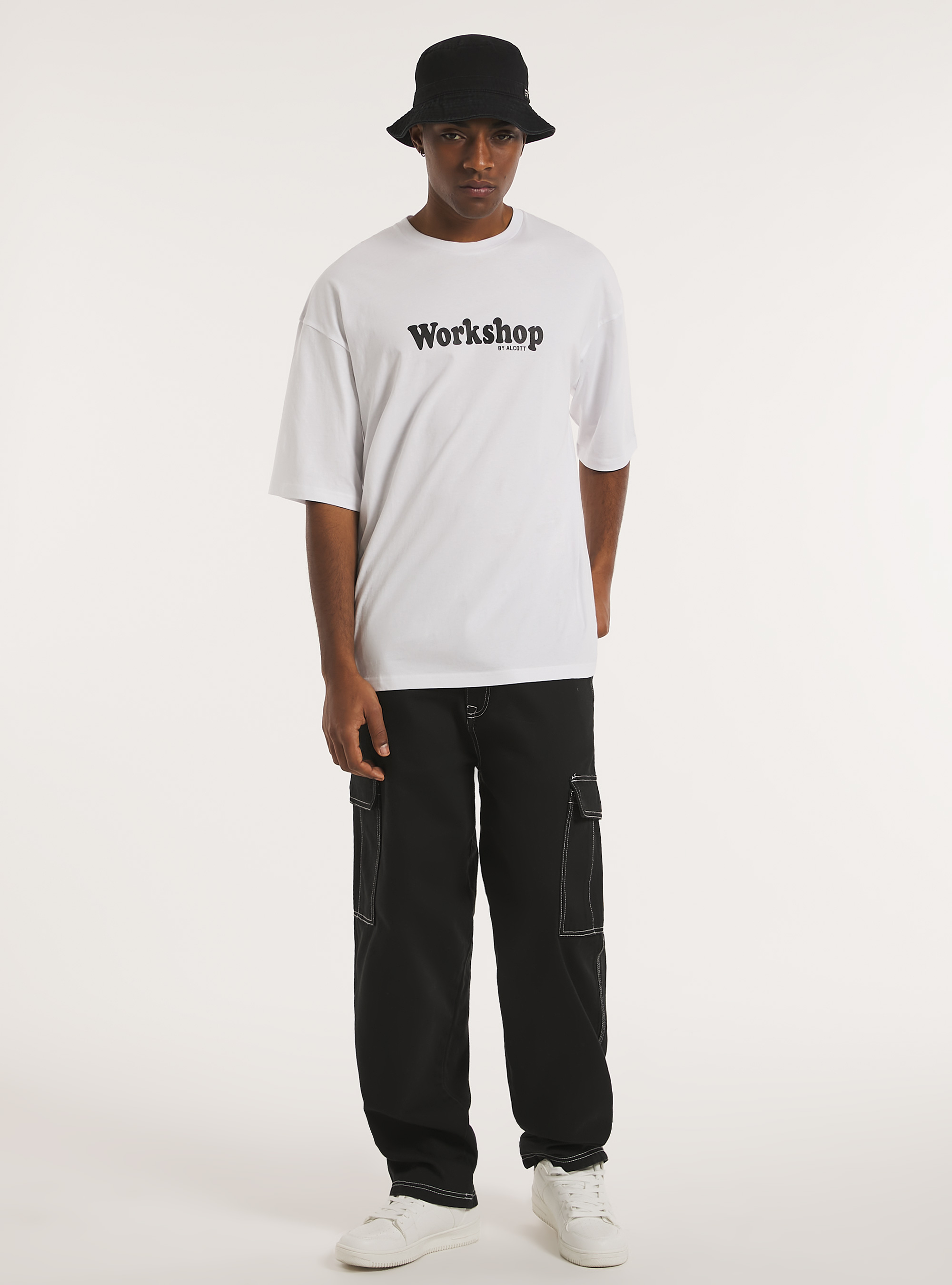 Pantalon cargo avec coutures contrast&eacute;es, BK1 BLACK