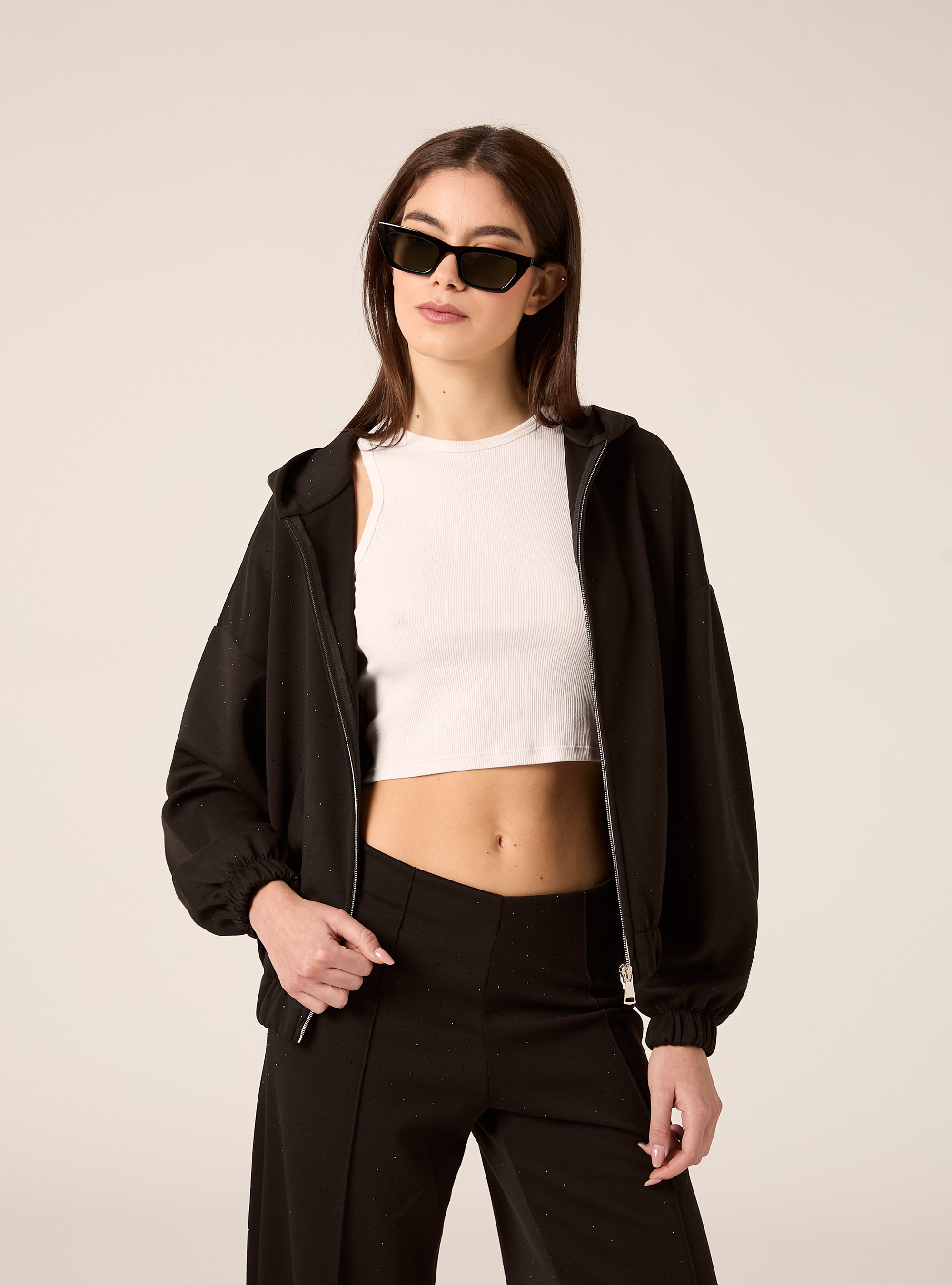 Felpa con zip fit soft touch con strass, NERO