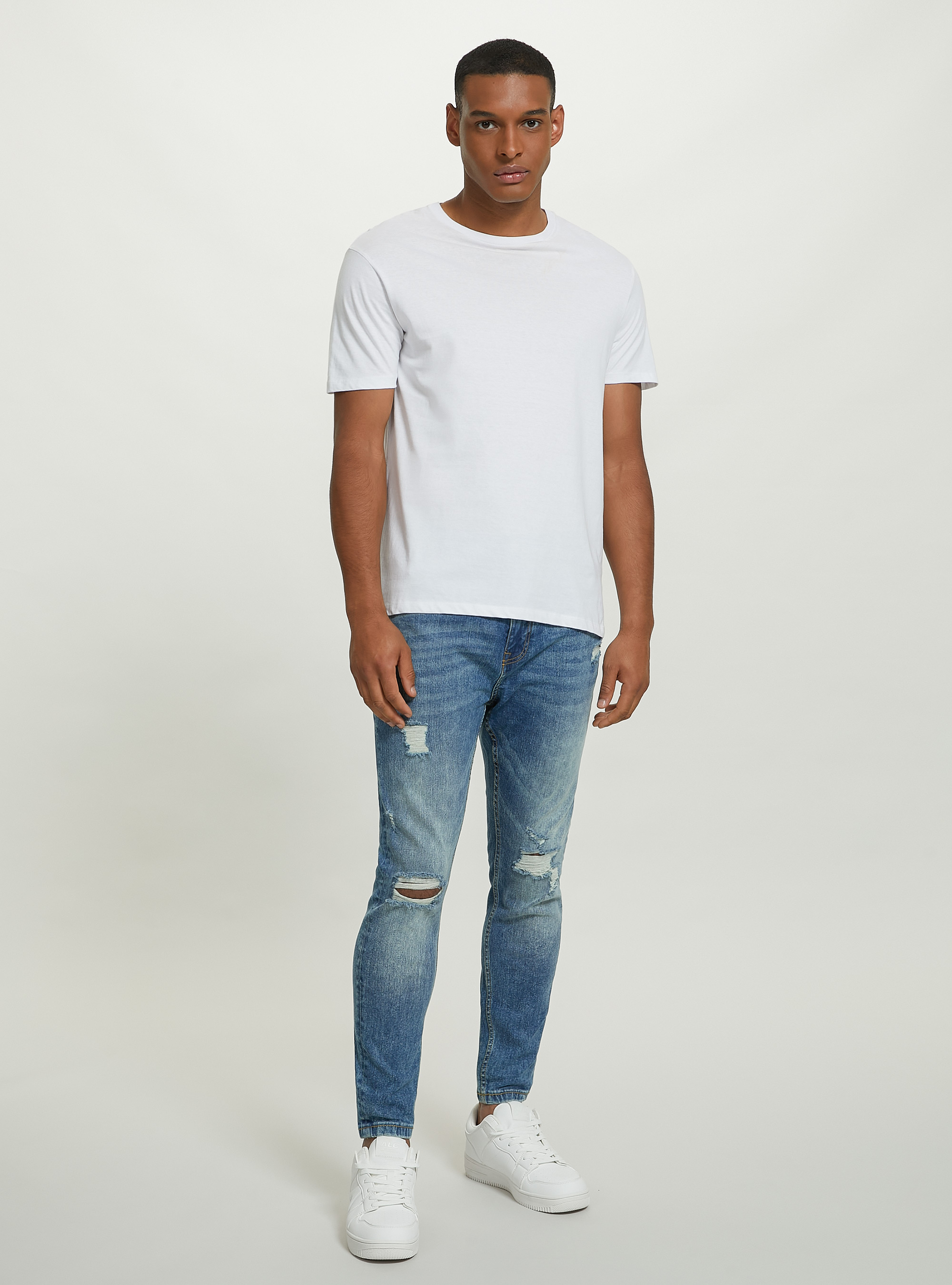 Stretch denim carrot fit jeans with rips, D004 MEDIUM LIGHT BLUE