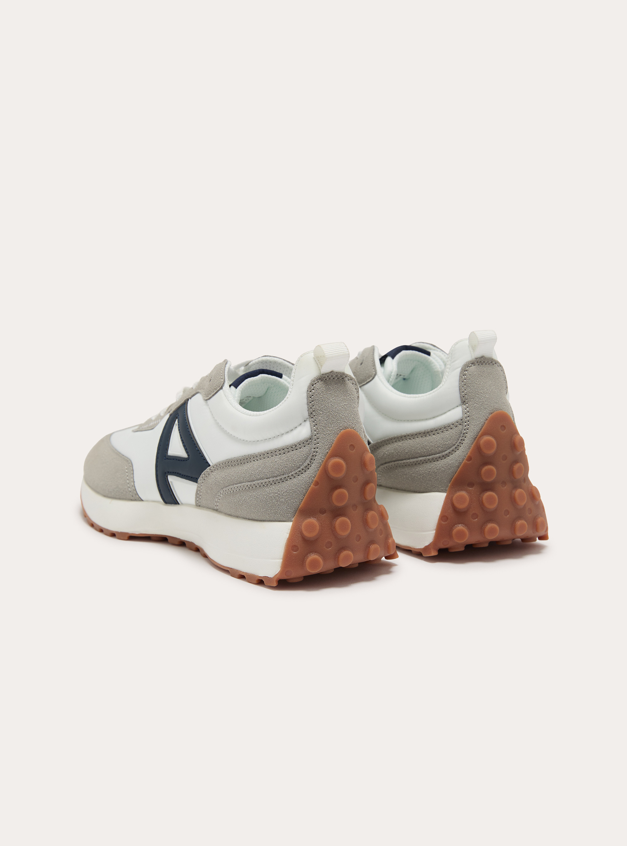 Sneakers with contrasting logo, WH1 OFF WHITE