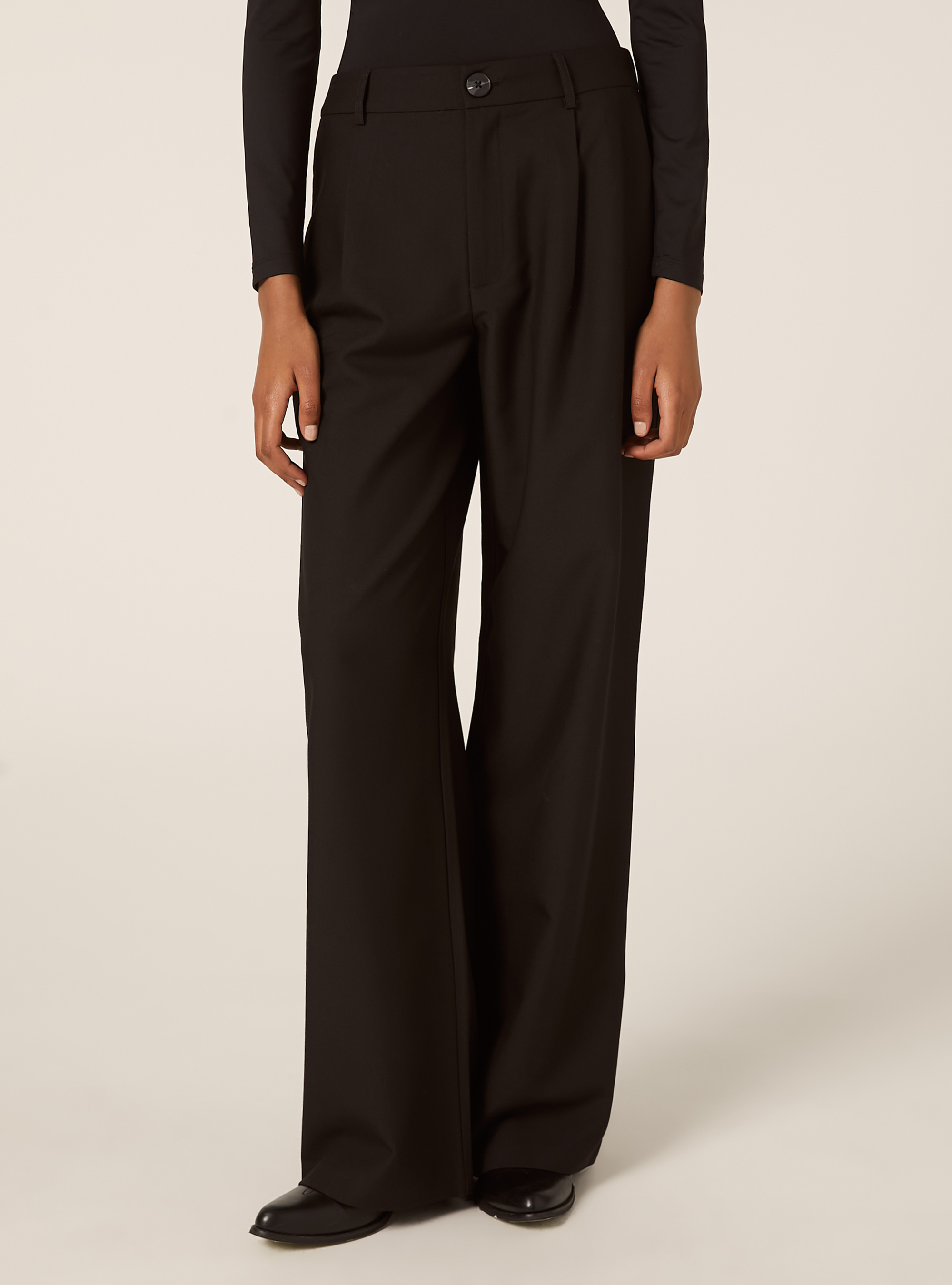 Pantalon ajust&eacute; avec pinces, BK1 BLACK