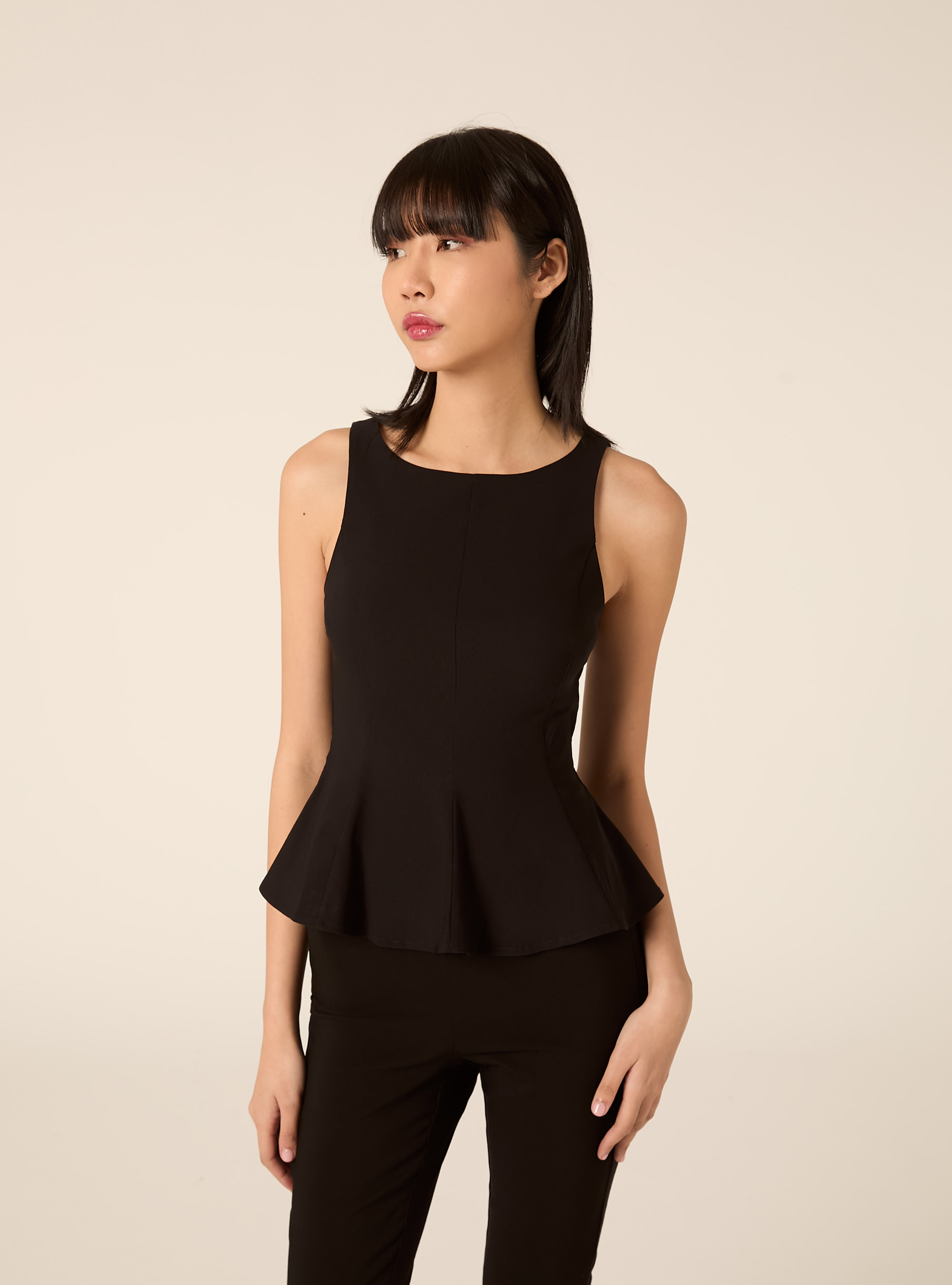 Flared top with ruffles, BK1 BLACK