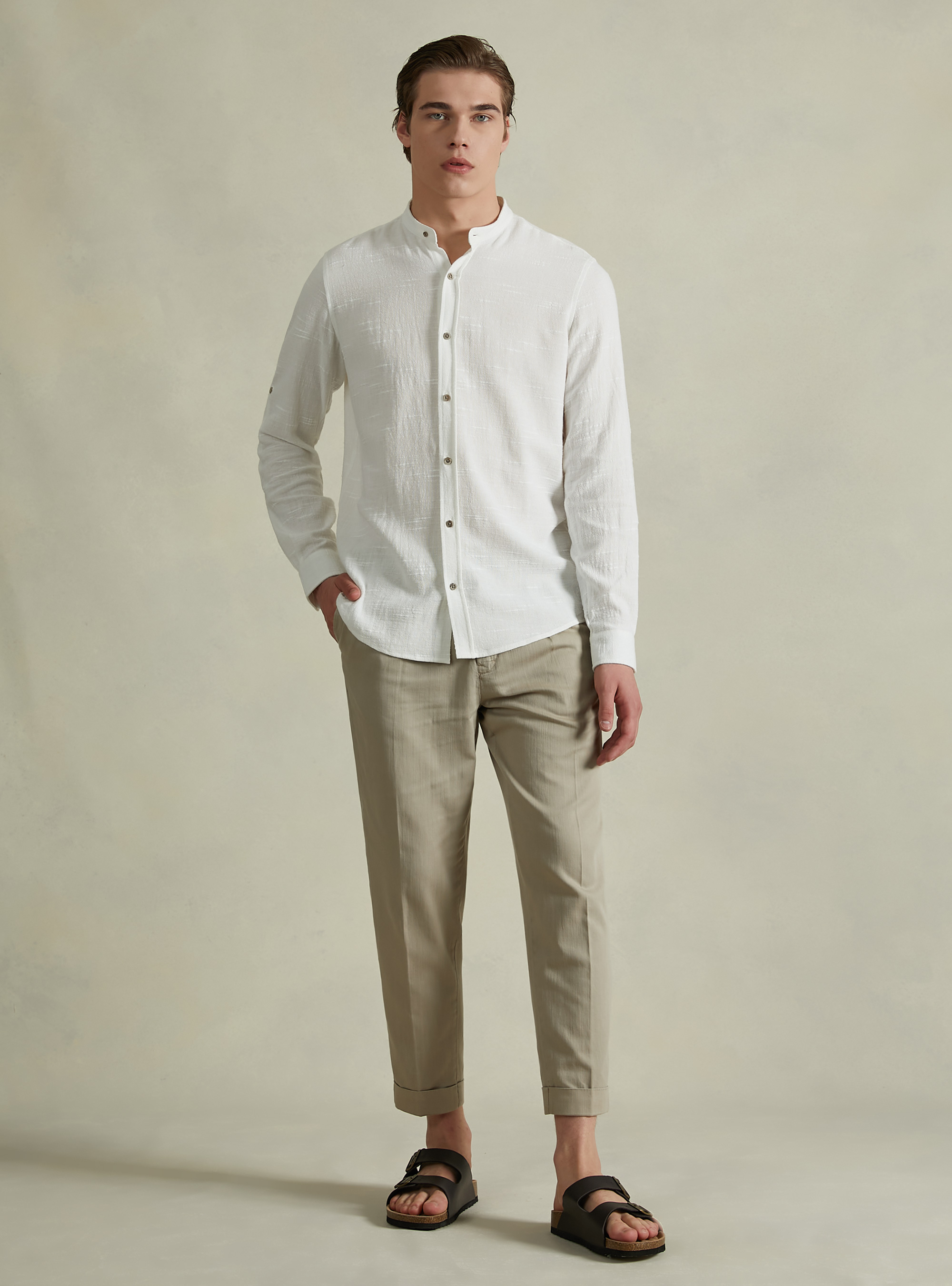 Pantalon chino en lin m&eacute;lang&eacute; avec pinces, BG2 BEIGE MEDIUM