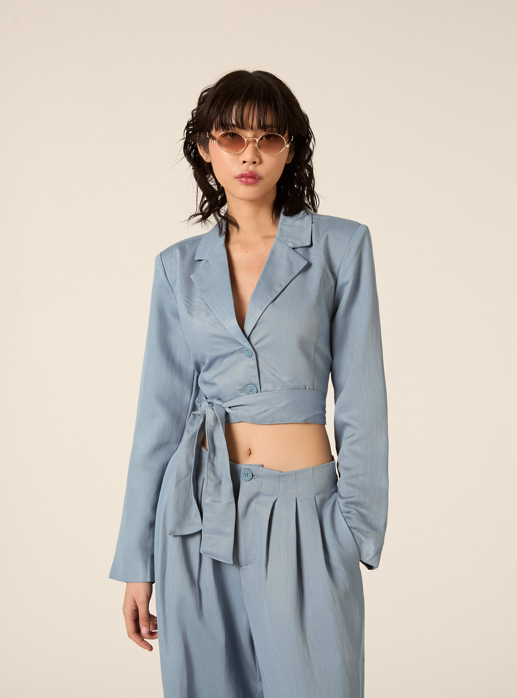 Blazer corto in twill, AZZURRO MEDIO