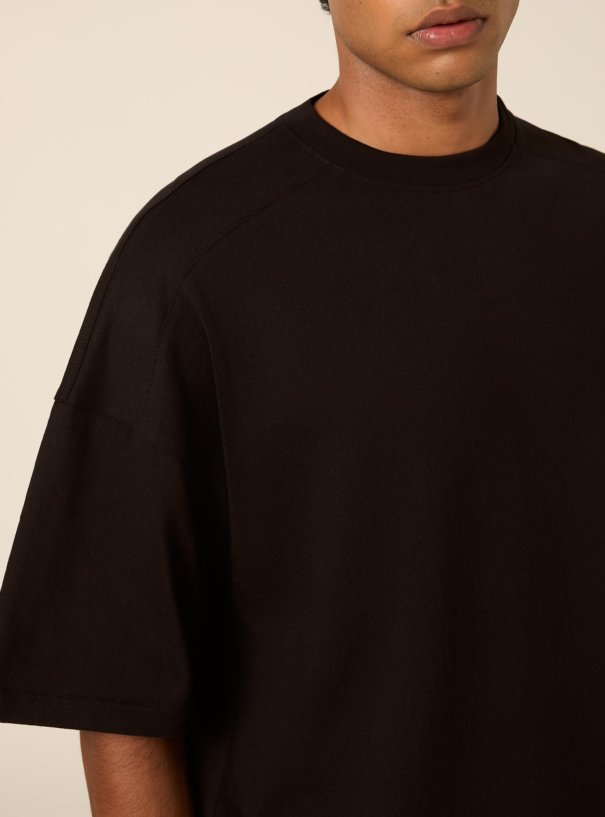 Boxy fit short sleeve tee with dropped shoulders, BK1 BLACK