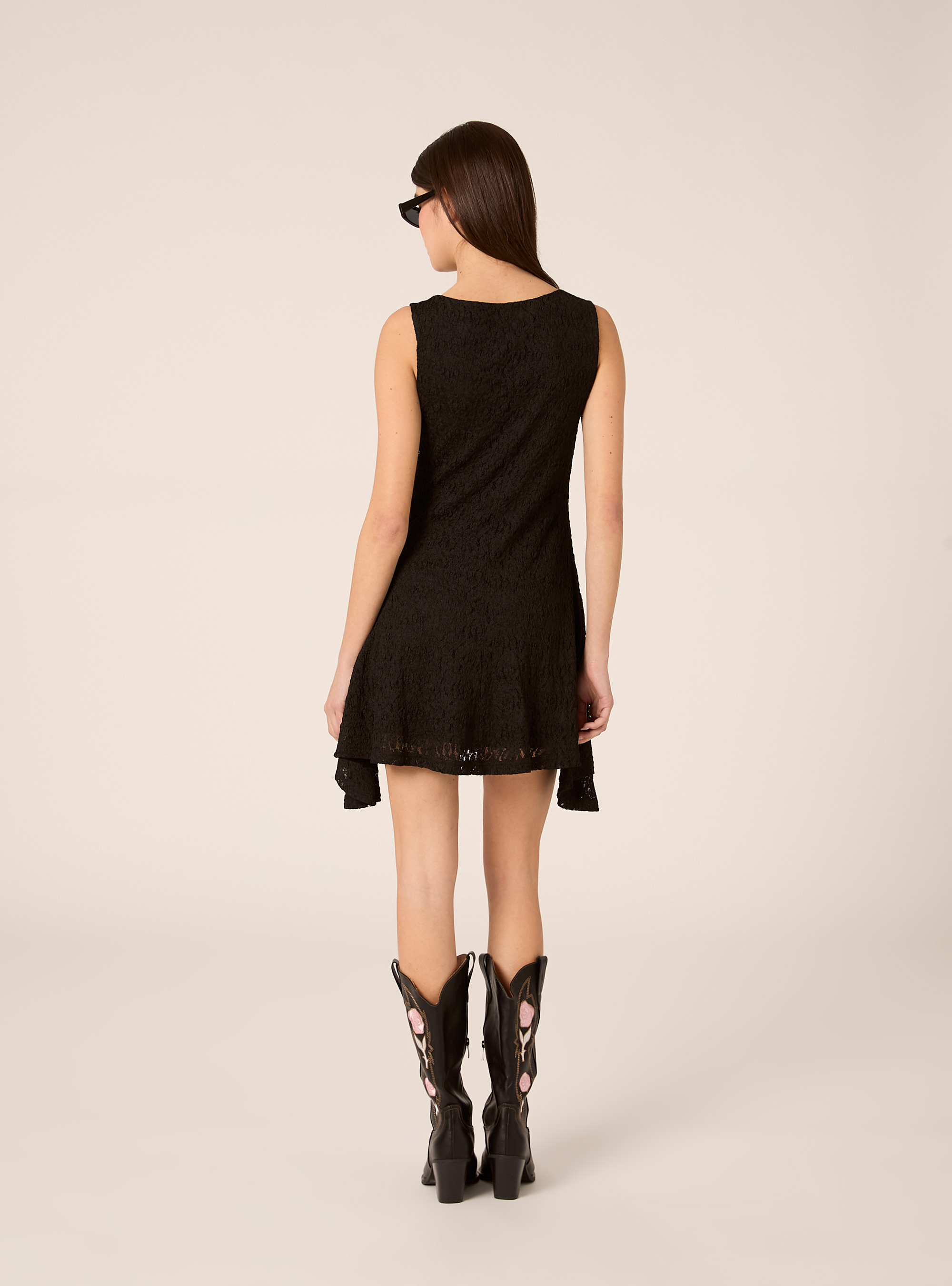 Asymmetrisches Kleid aus Spitze, BK1 BLACK