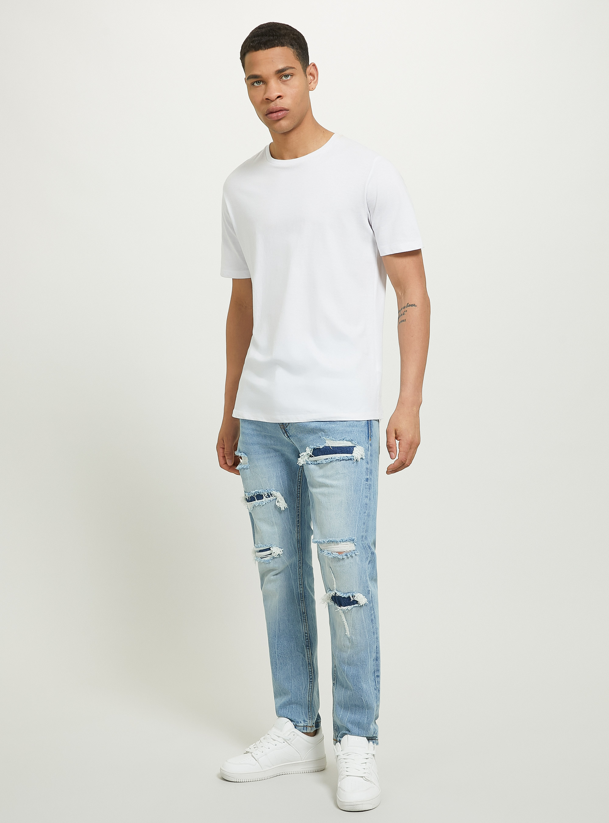 Jean slim en denim stretch avec d&eacute;chirures, D004 MEDIUM LIGHT BLUE