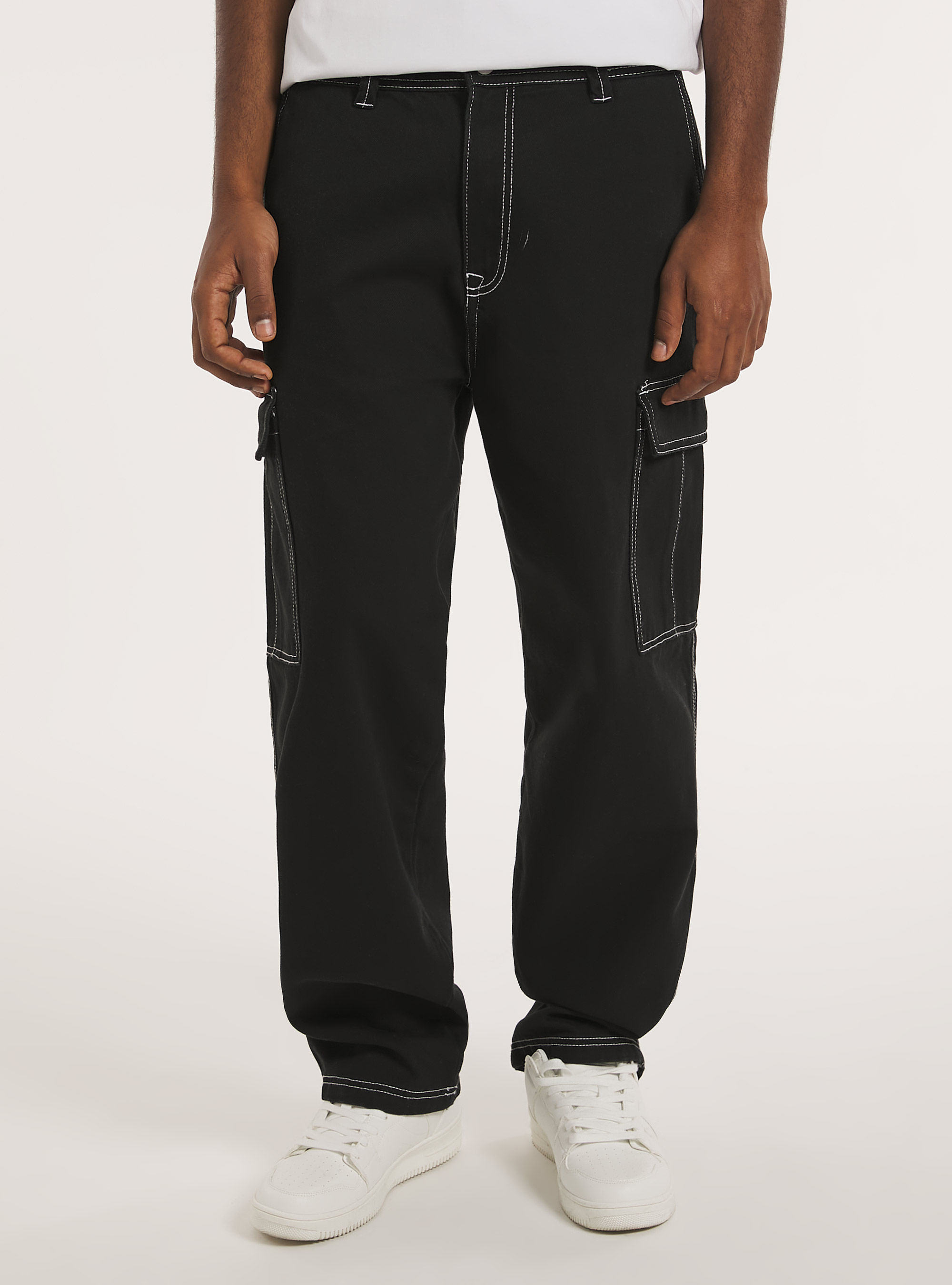 Pantalon cargo avec coutures contrast&eacute;es, BK1 BLACK